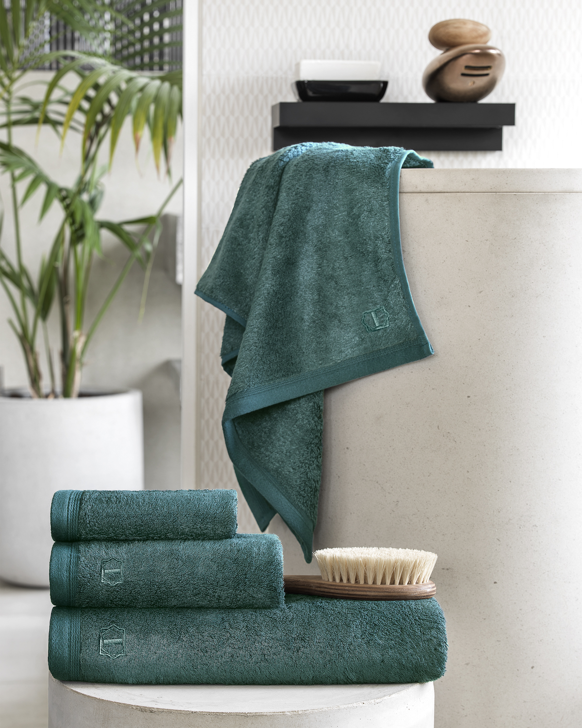 Togas Poitiers Hand Towel in Emerald