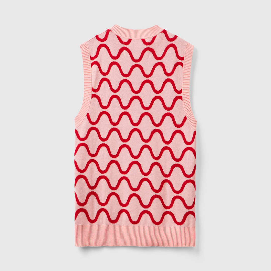 Reversible vest with wavy motif