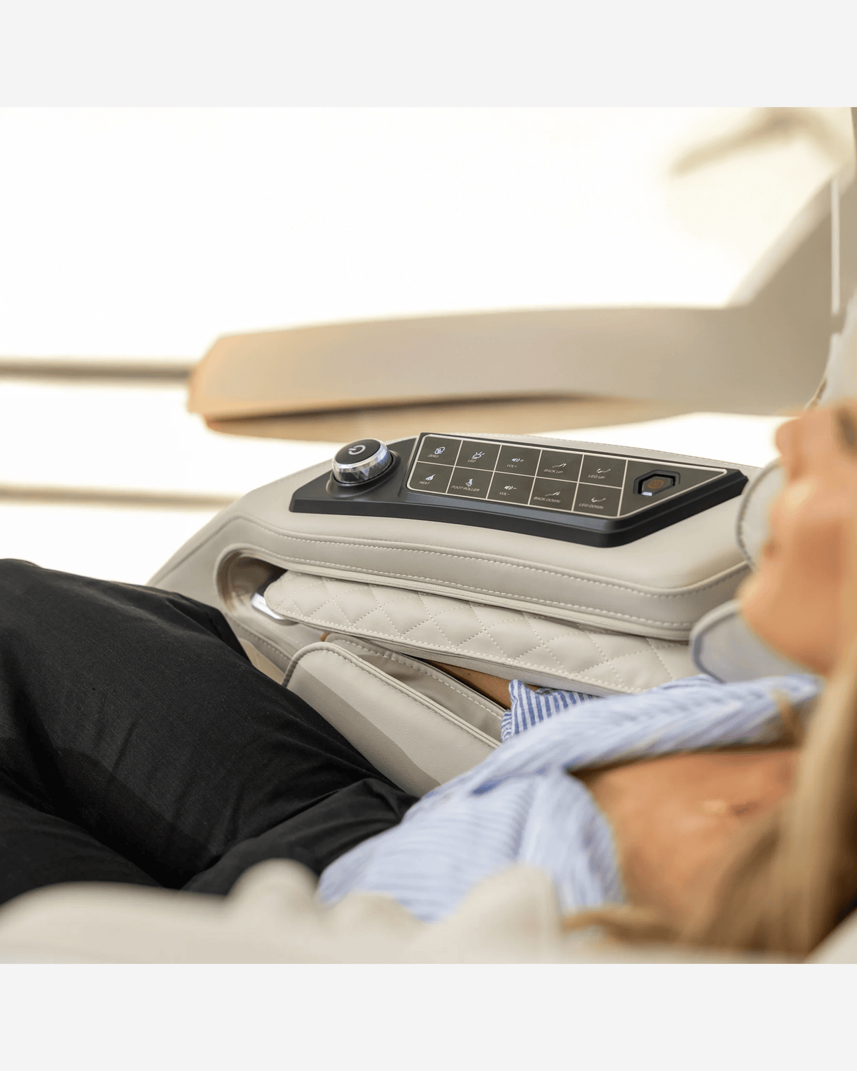 Rotai Advanced AI Massage Chair Beige