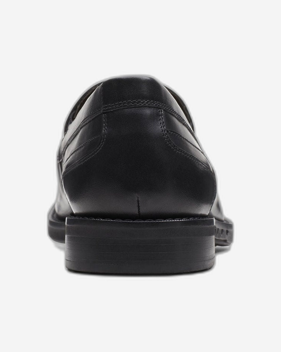 Clarks Un Hugh Step Shoes (Standard Fit)