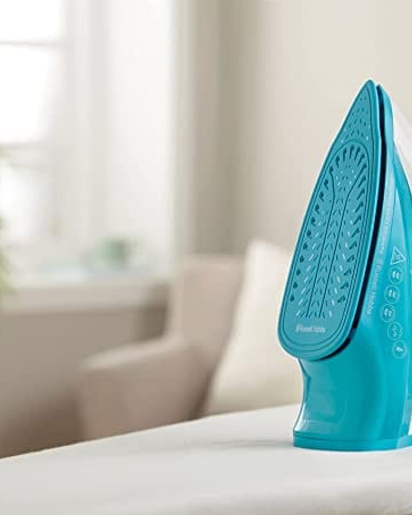 Russell Hobbs Light and Easy Brights Steam Iron 115g