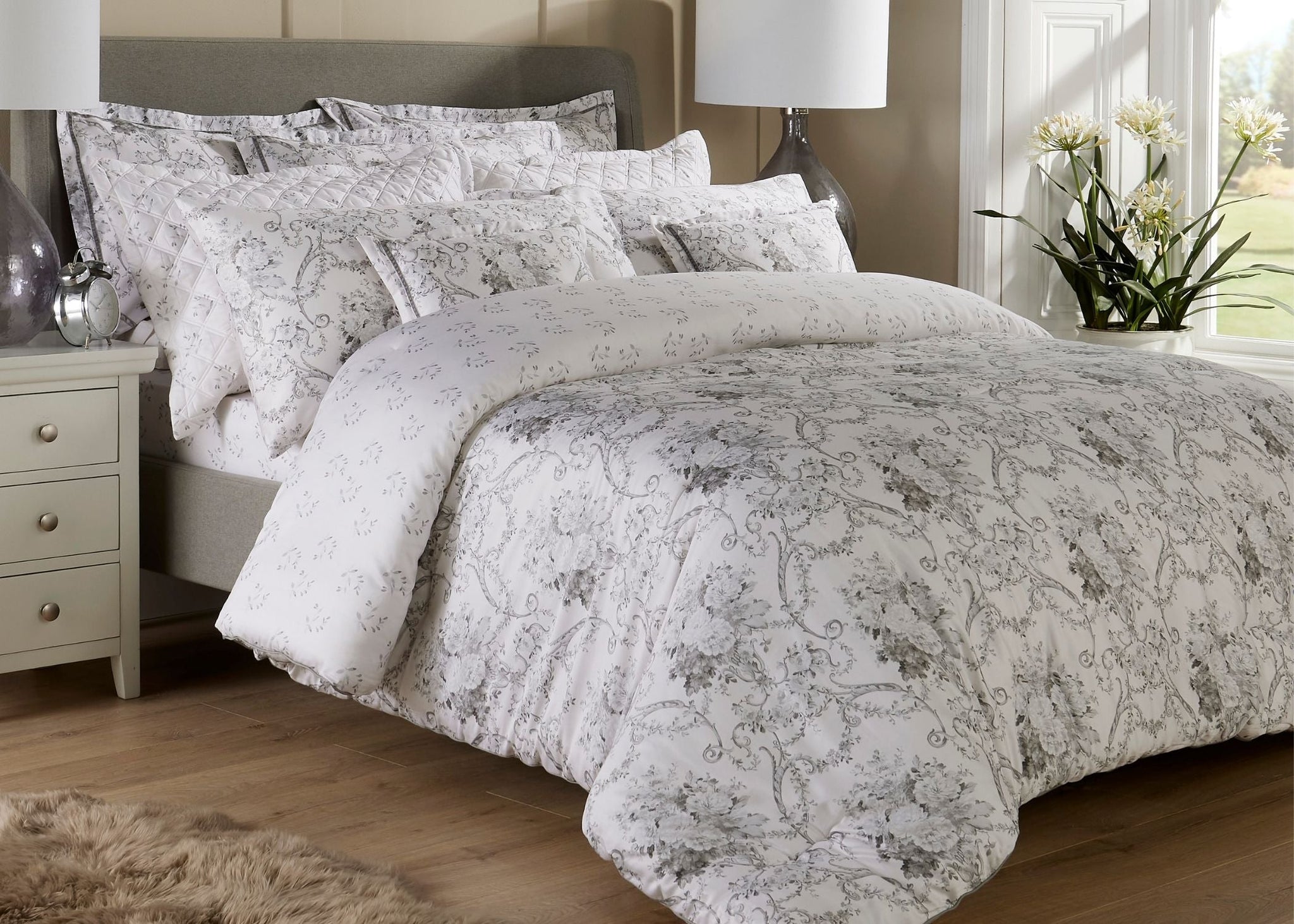 Christy Paris Bedspread Set