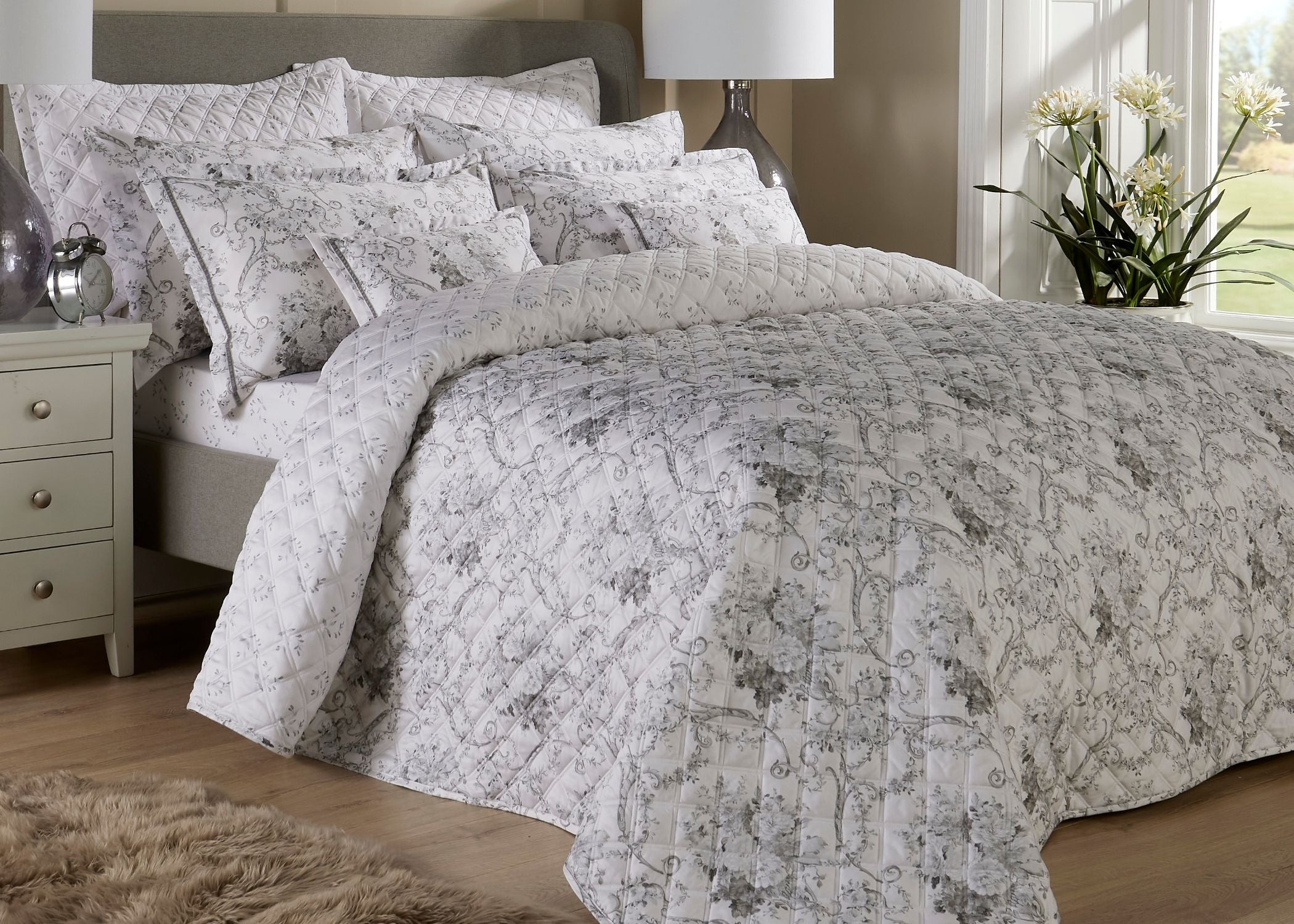 Christy Paris Bedspread Set