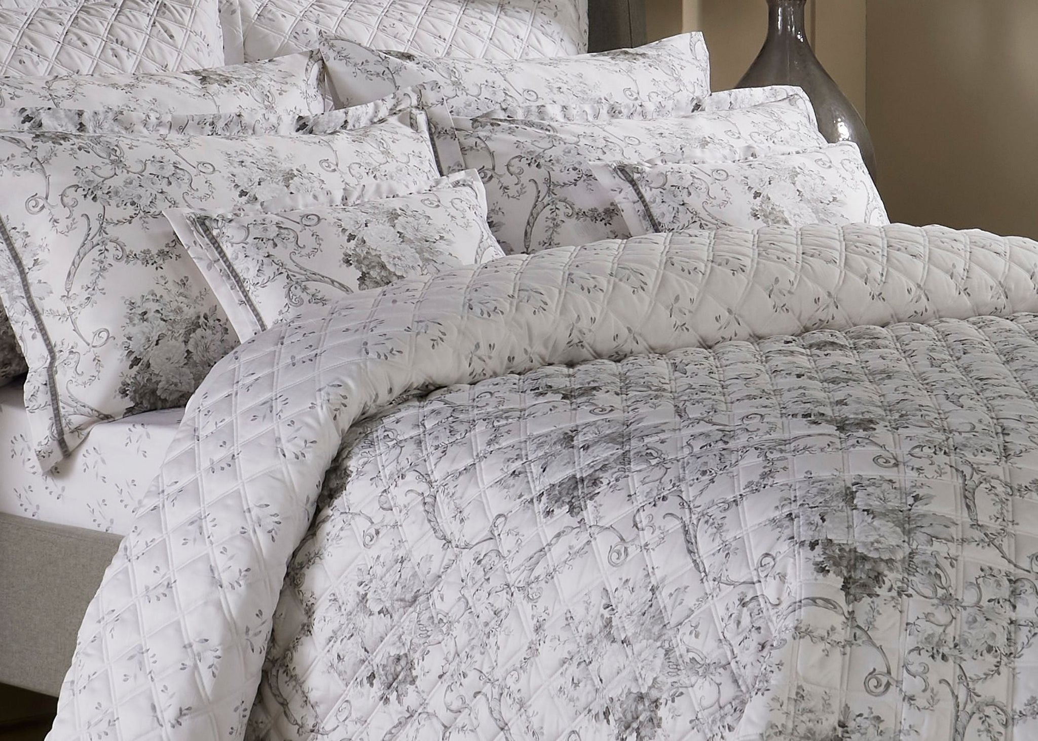 Christy Paris Bedspread Set
