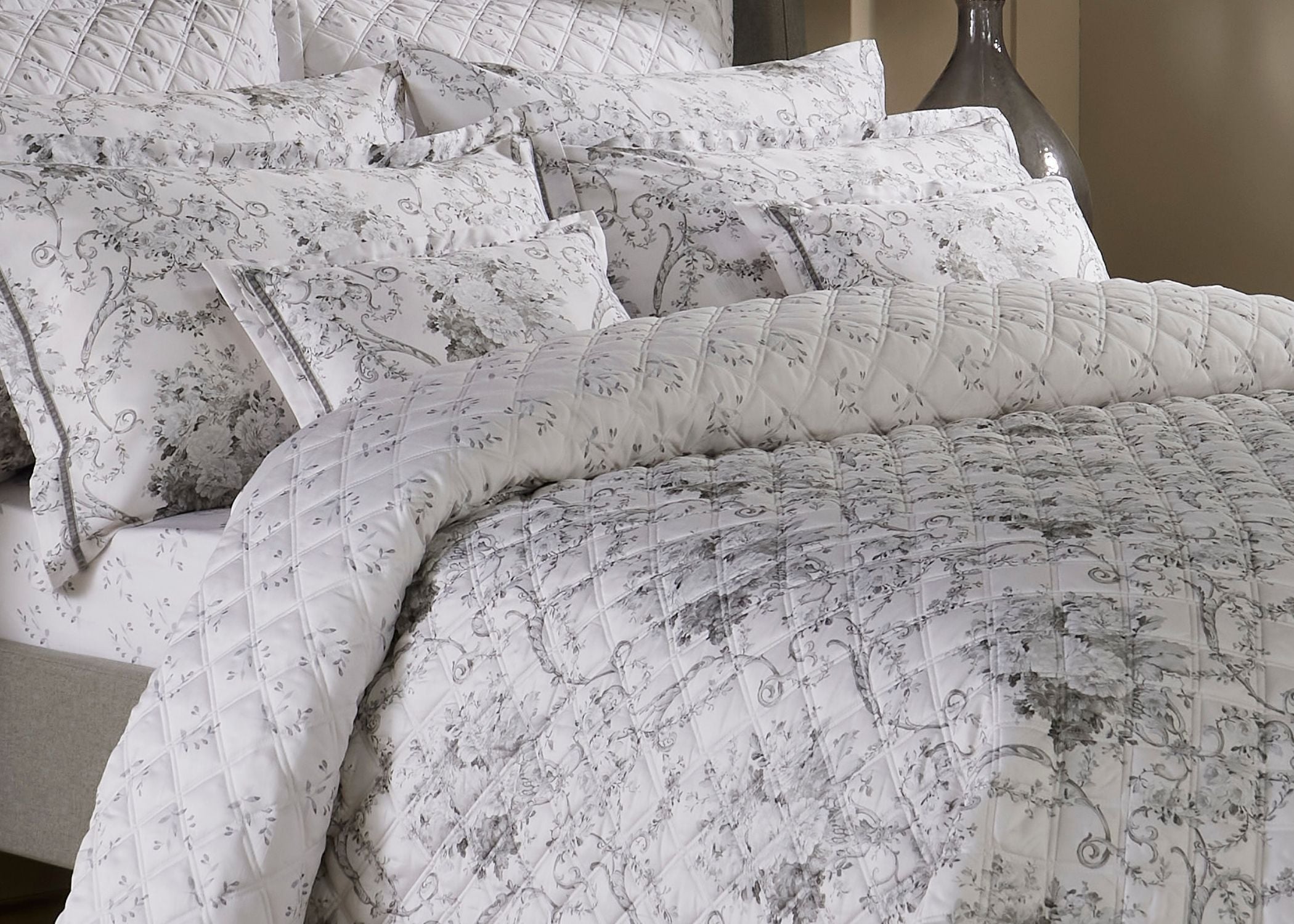 Christy Paris Bedspread Set