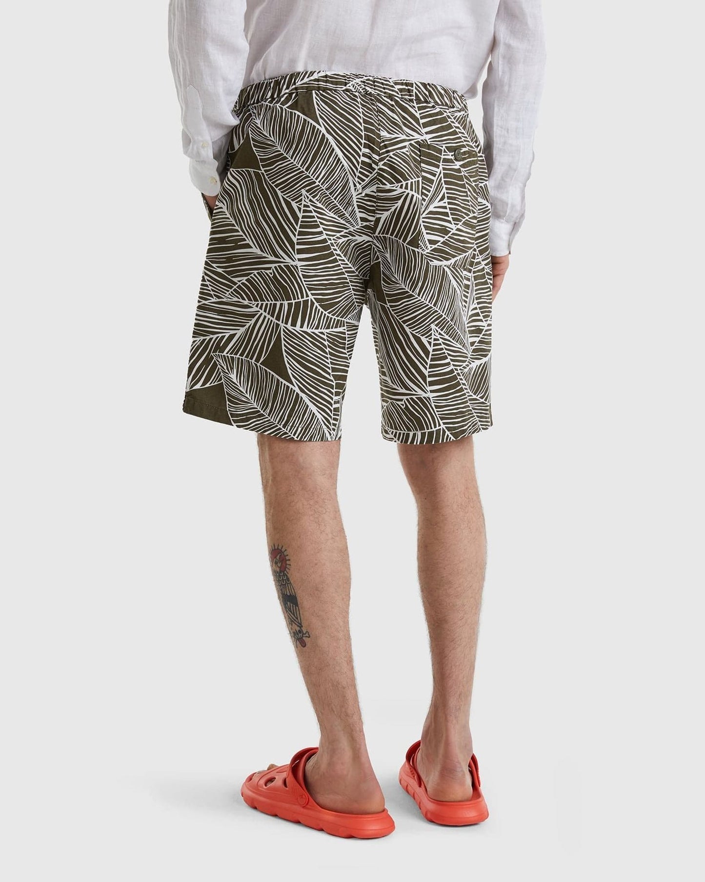 Bermudas with tropical print