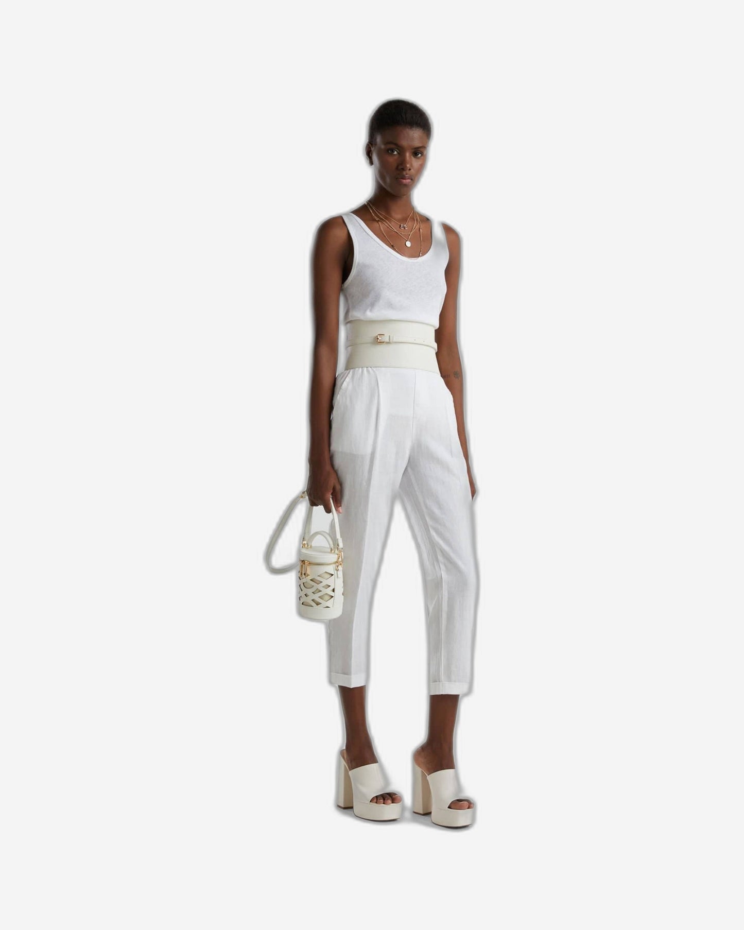 Cropped trousers in 100% linen