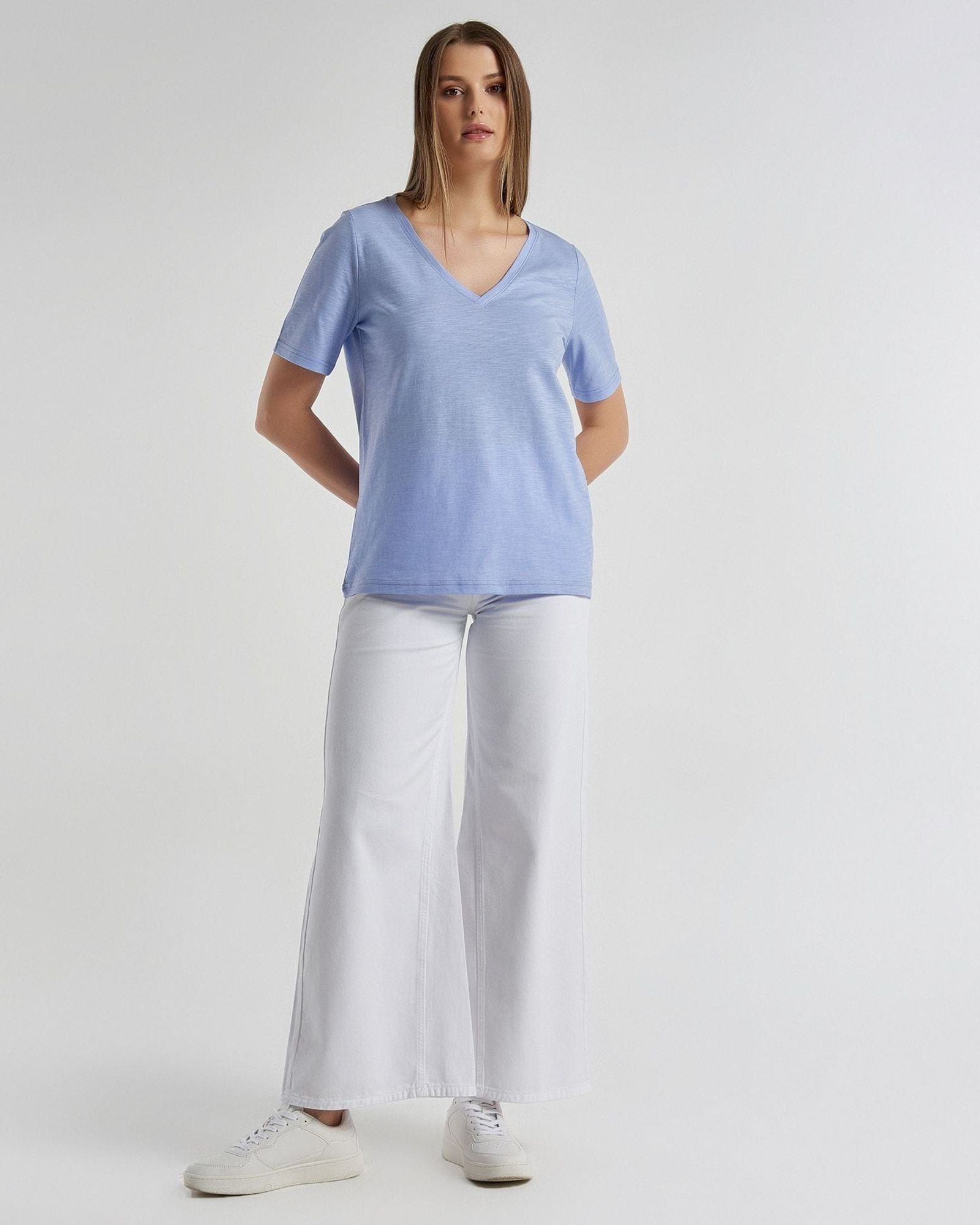 V-neck t-shirt in slub cotton