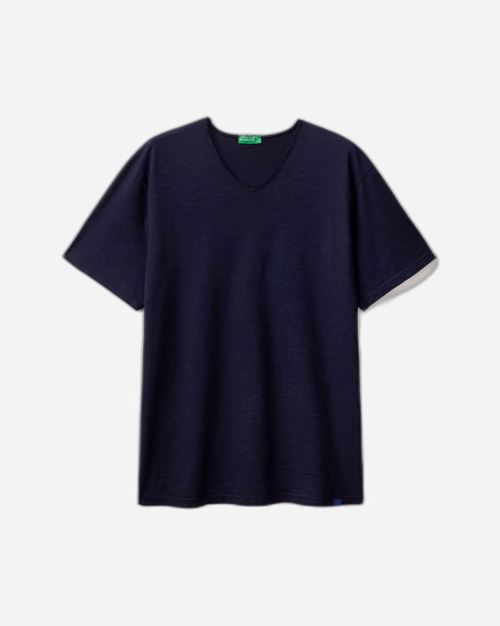 V-neck t-shirt in 100% cotton