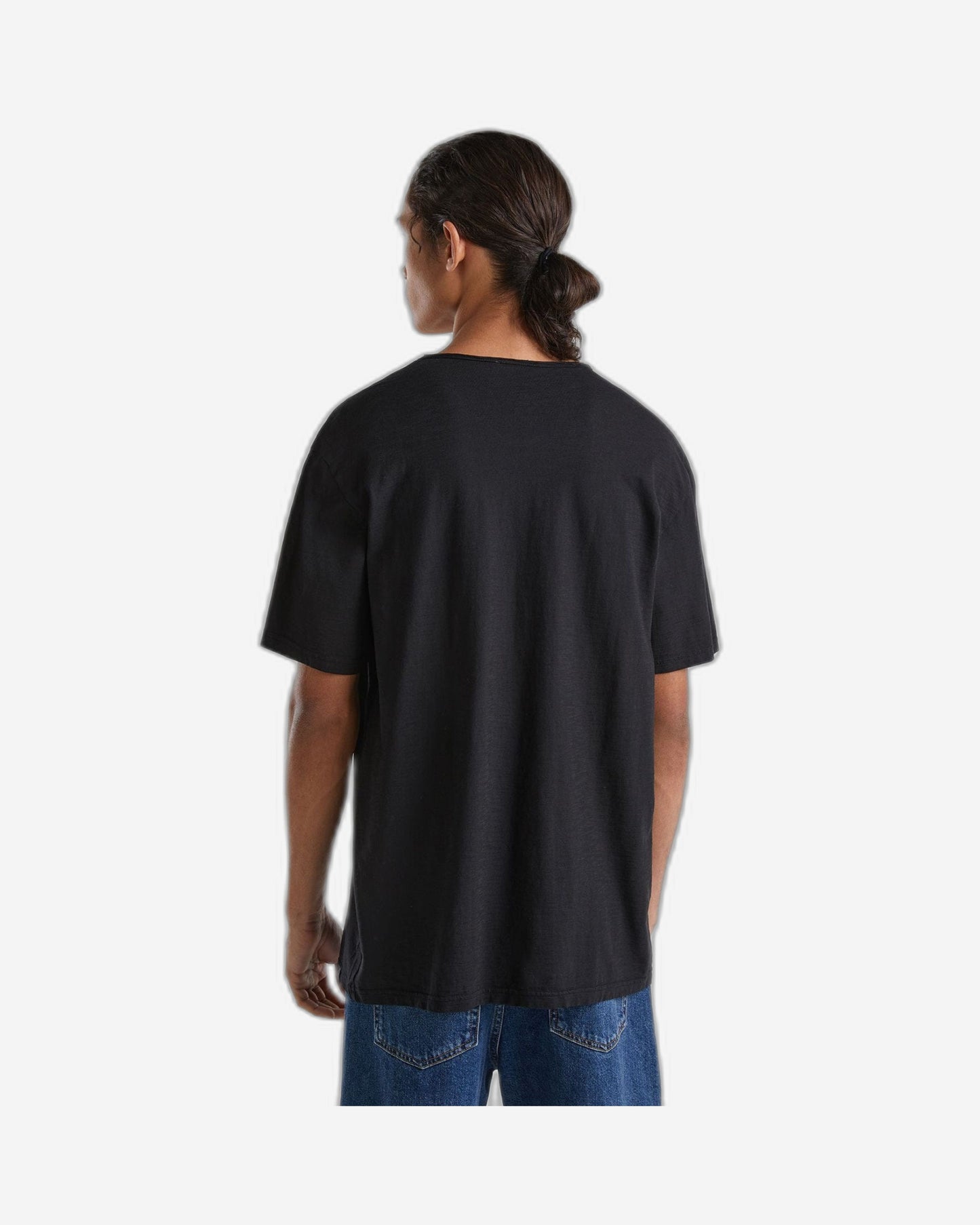 V-neck t-shirt in 100% cotton