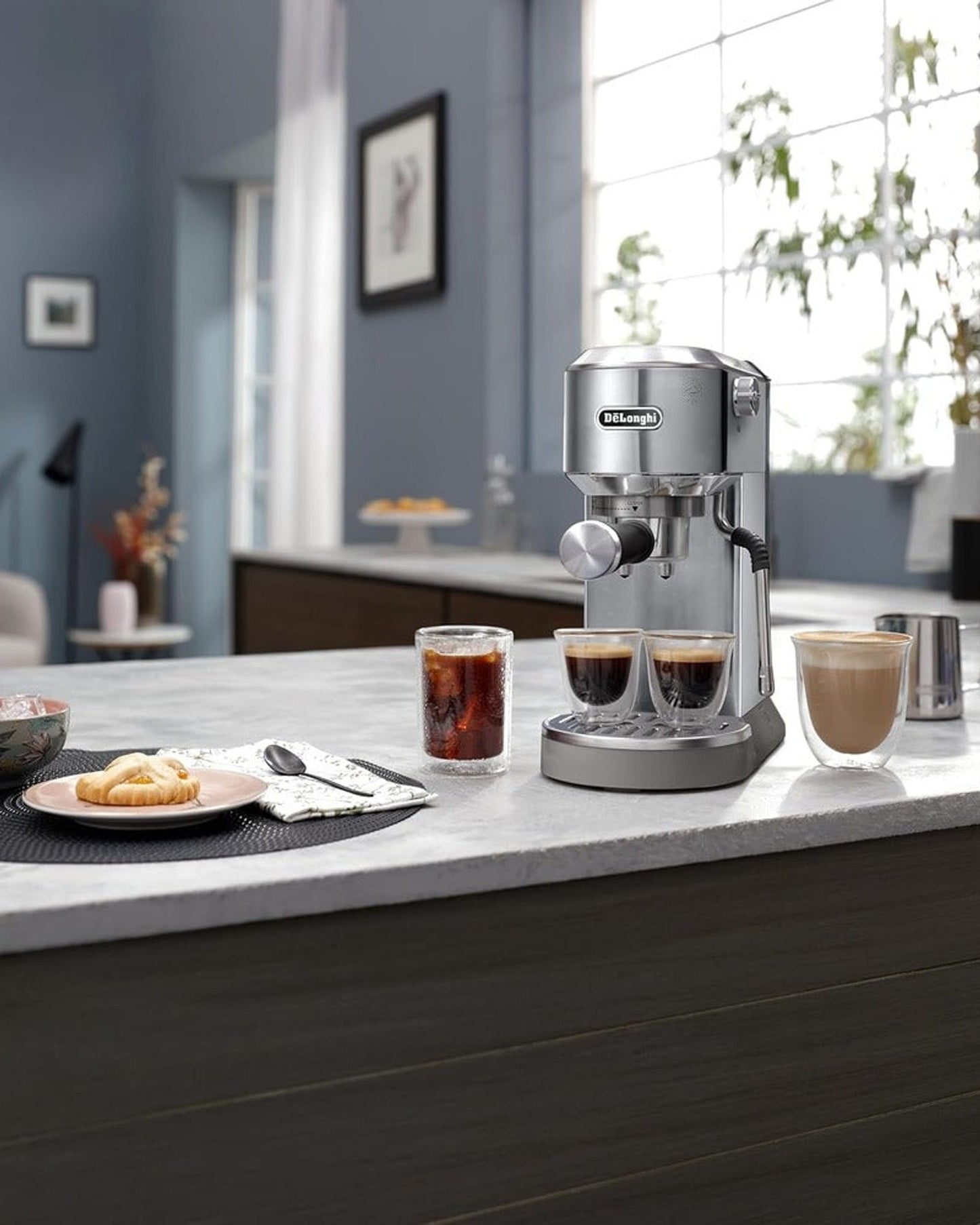 De'Longhi Dedica Style Espresso Coffee Machine, Metal – EC890.M