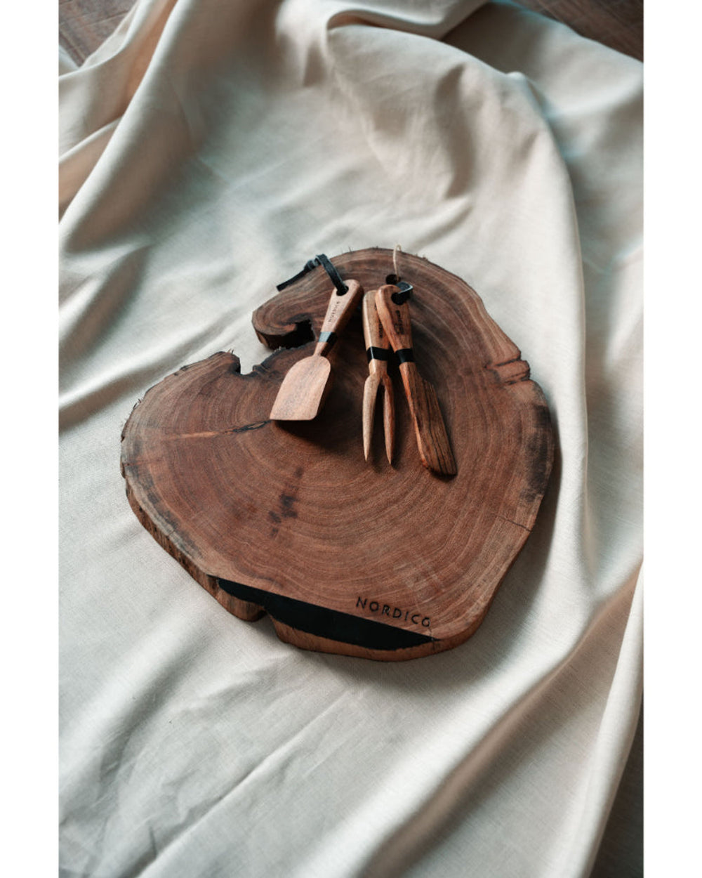 Nordico Wooden Cheese Board Set