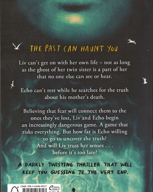 Scare Me : A darkly twisting supernatural YA thriller that will keep you guessing!