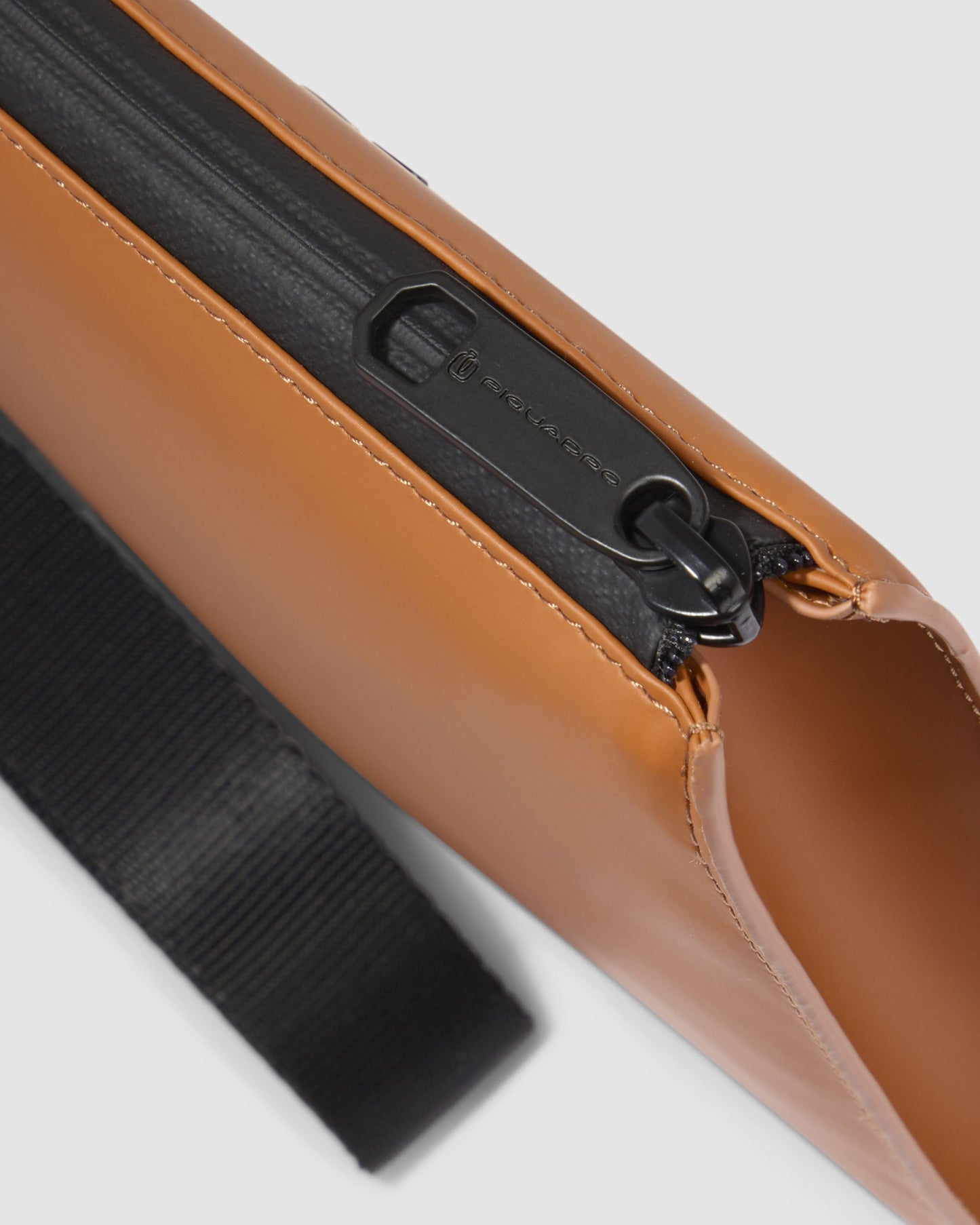 Piquadro Water Resistant Small Clutch Tobacco Brown