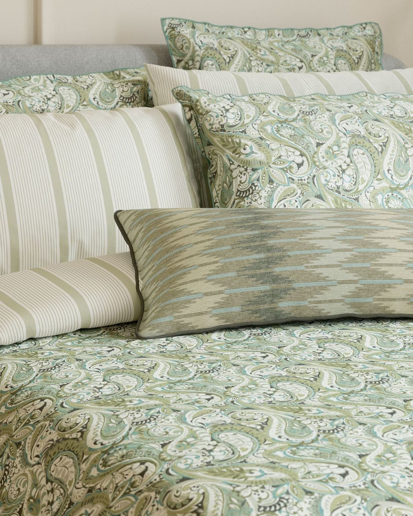 Bedeck of Belfast "Alessie" Duvet Cover and Oxford Pillowcase in Green