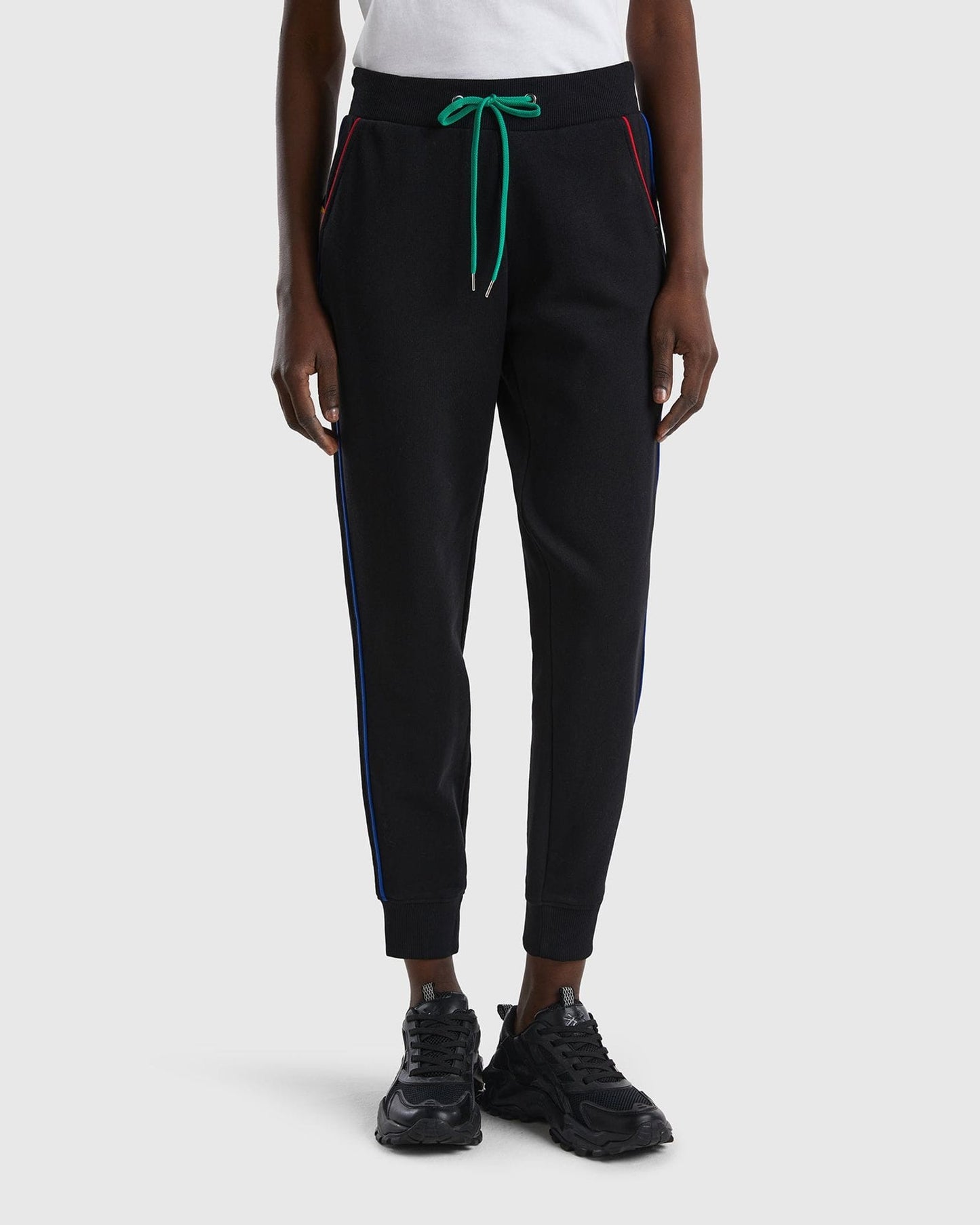 Sweatpants with drawstring