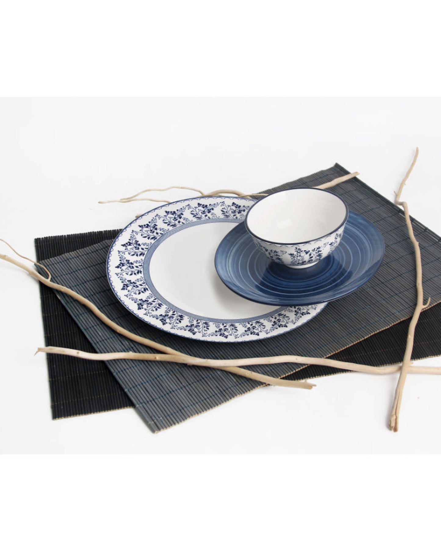 Shallow Porcelain Rosy Dinner Set, 18 Pieces, Blue (4 Dinner Plates, 4 Side Plates, 4 Small Bowl)