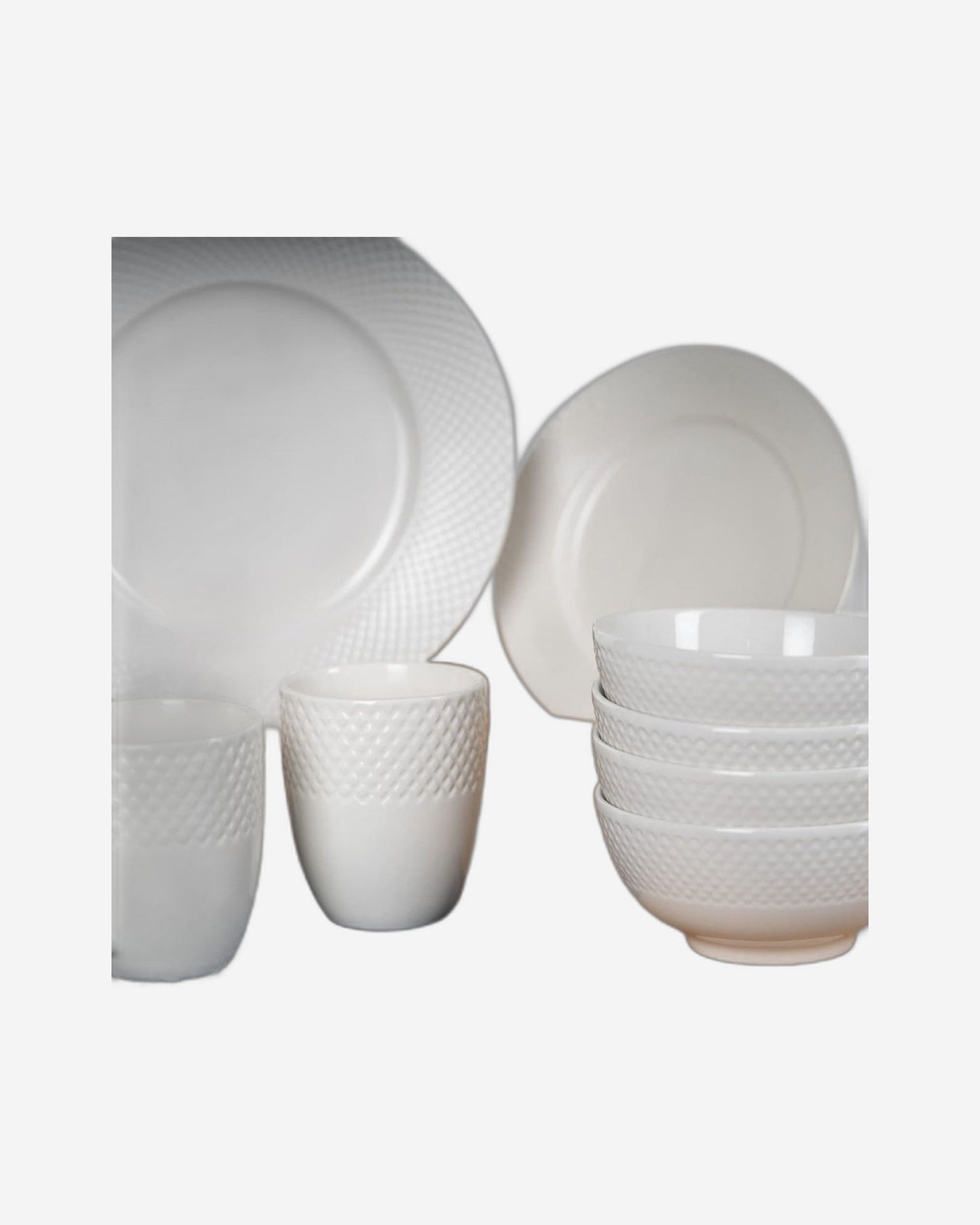 Insiya 16-piece Dinnerware Set, Dinner Set, Kitchen Dinnerware Porcelain Ceramic Crockery Set, Dinner Service Set for 4, 26.7 cm Dinner Plate, 20.3 cm Side Plate, 15.2 cm Bowls, 350 ml Mugs - White