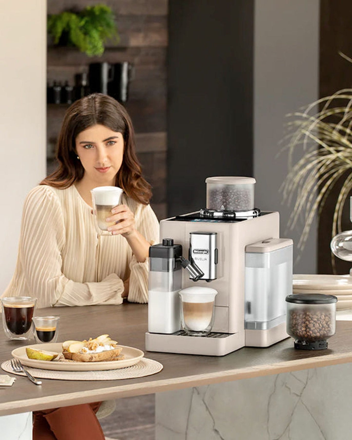 De'Longhi Rivelia Bean-to-Cup Coffee Machine, 16 Coffee Recipes & Full-Touch Display, Sand Beige – EXAM440.55.BG ( ESMA Certfied)