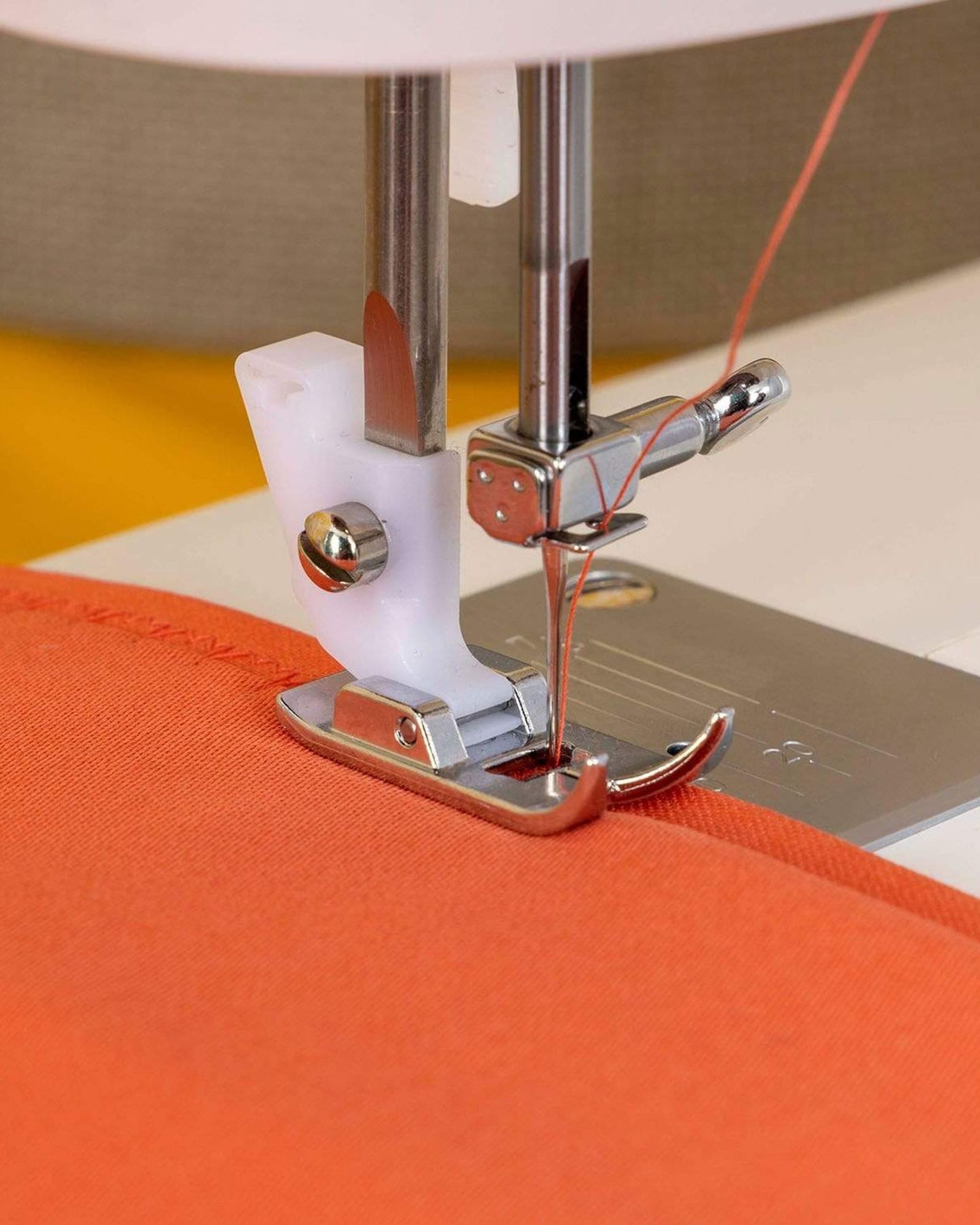 Singer Mechanical Sewing Machine M3305