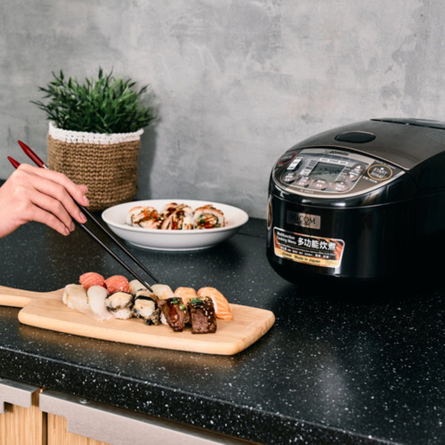 Zojirushi Electronic Rice Cooker/ Warmer 1.8 Ltr -Metallic Black