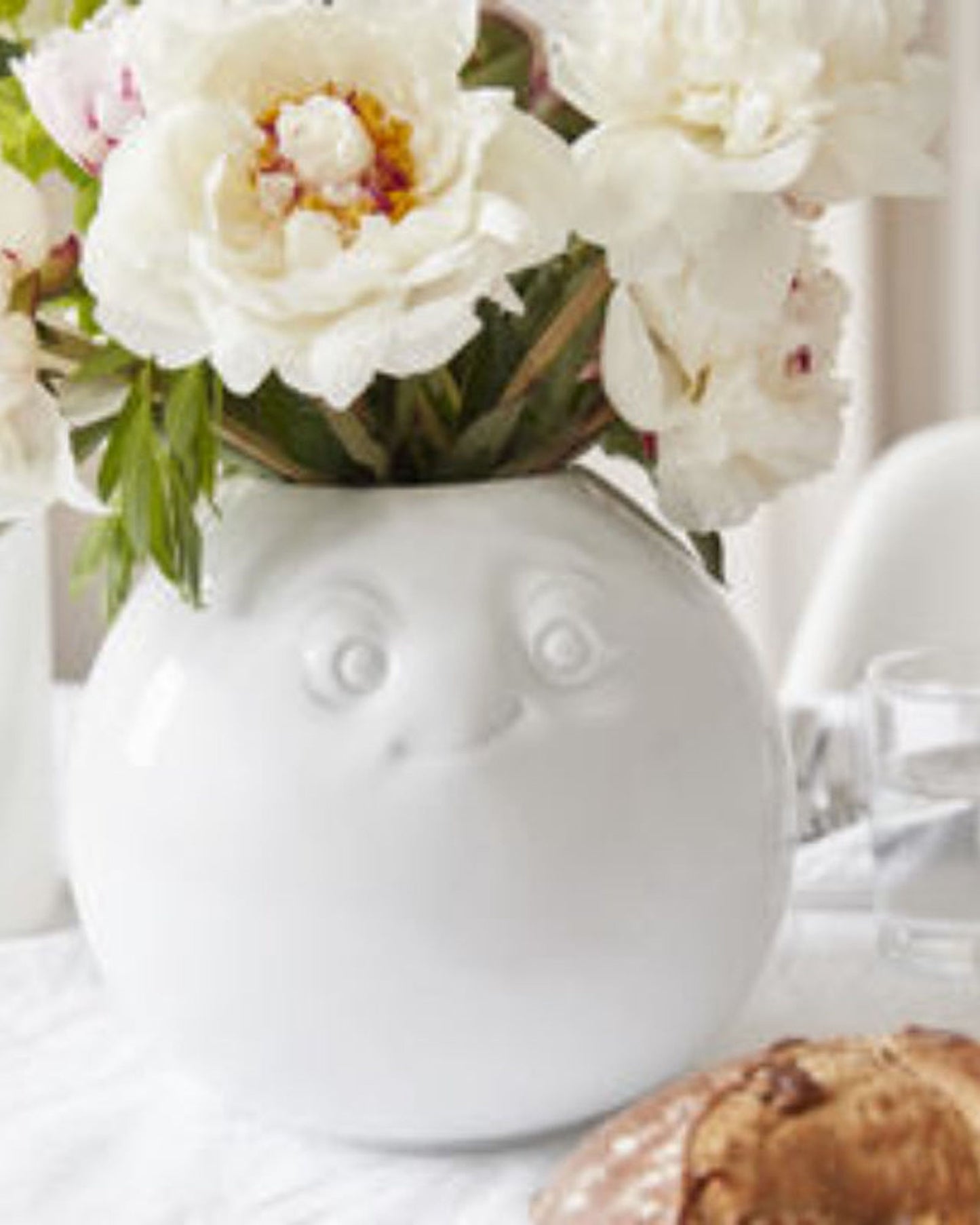 58 Products Vase - amused (round) white