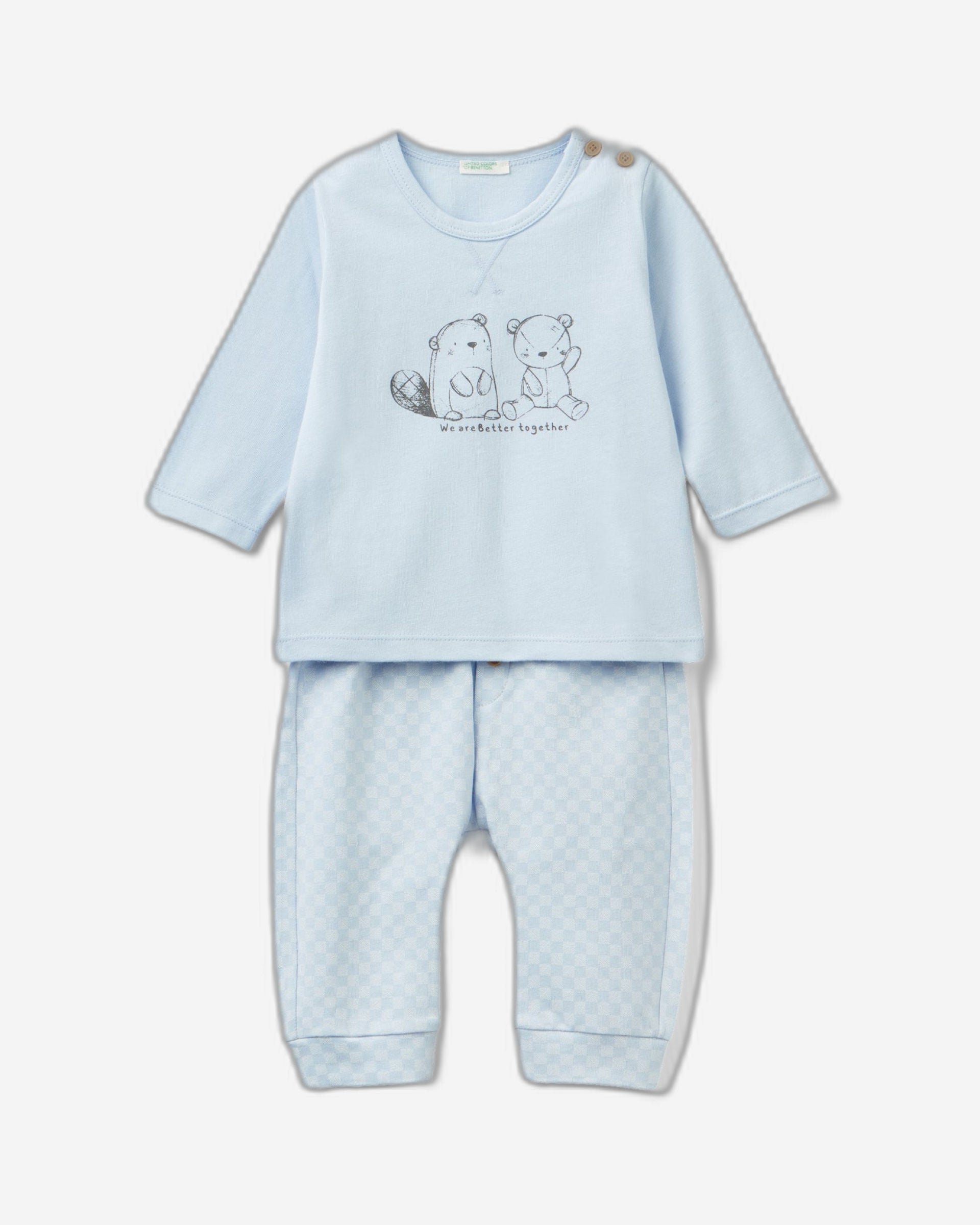 Warm t-shirt and trousers outfit