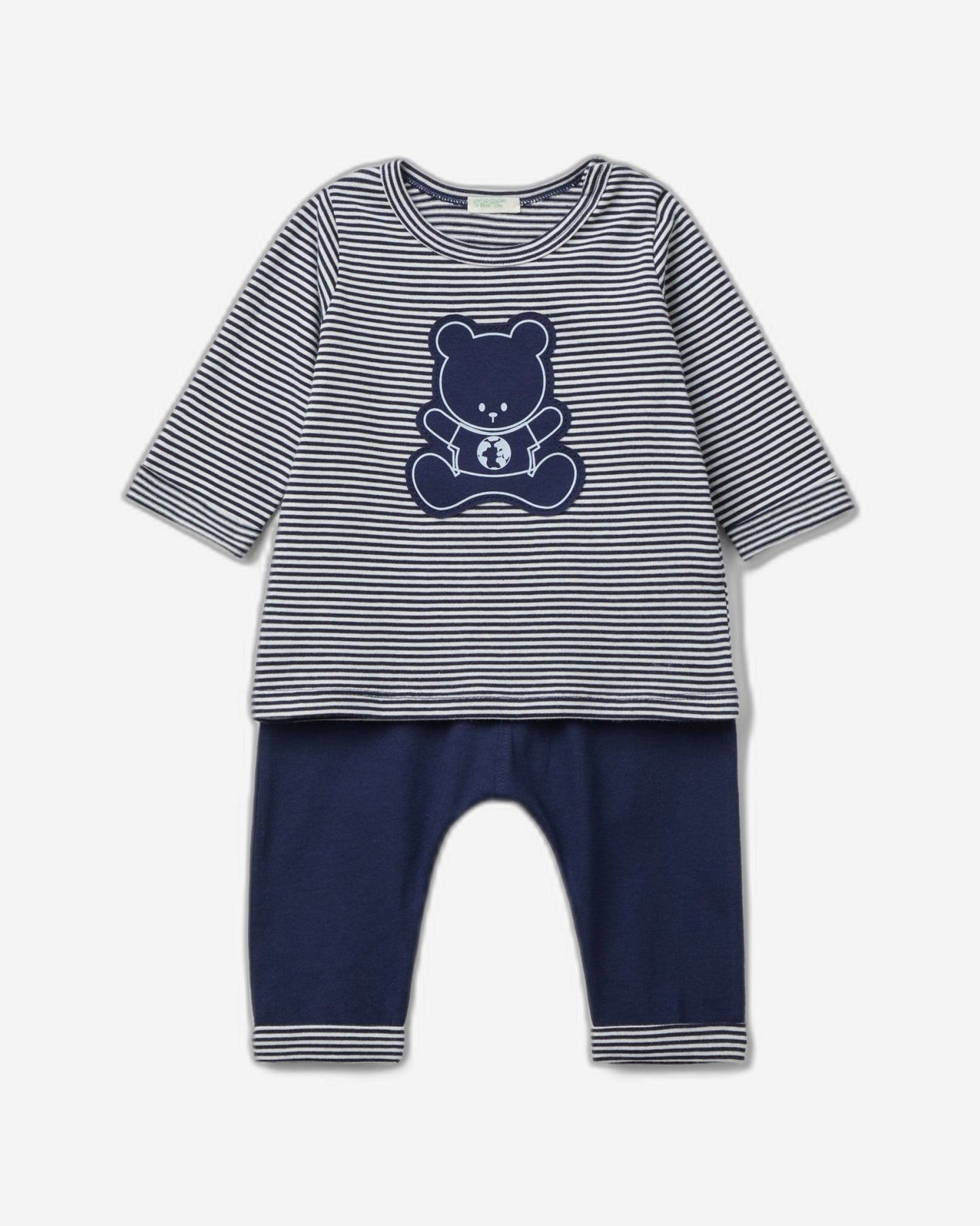 Set in 100% organic cotton