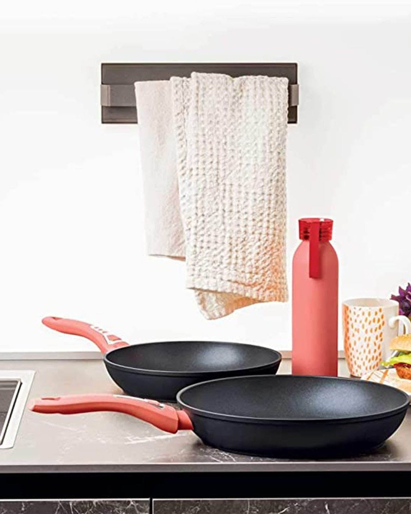 Tognana Bottle + Frying Pans Set Coral