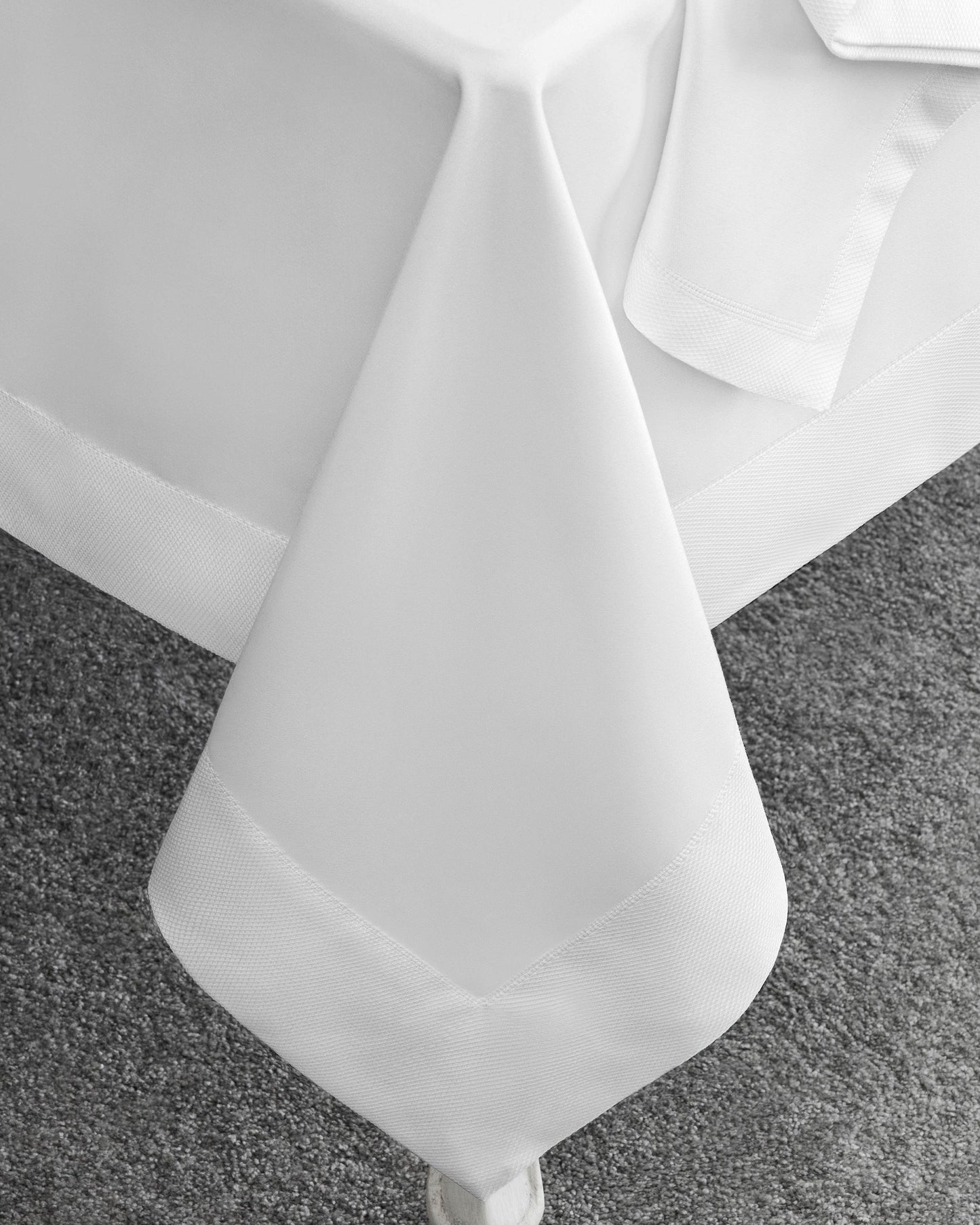 Togas Arrica Tablecloth in White