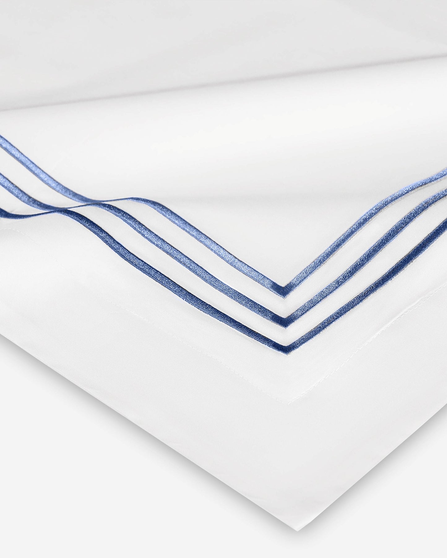 Togas Iris Pillowcase in White Blue