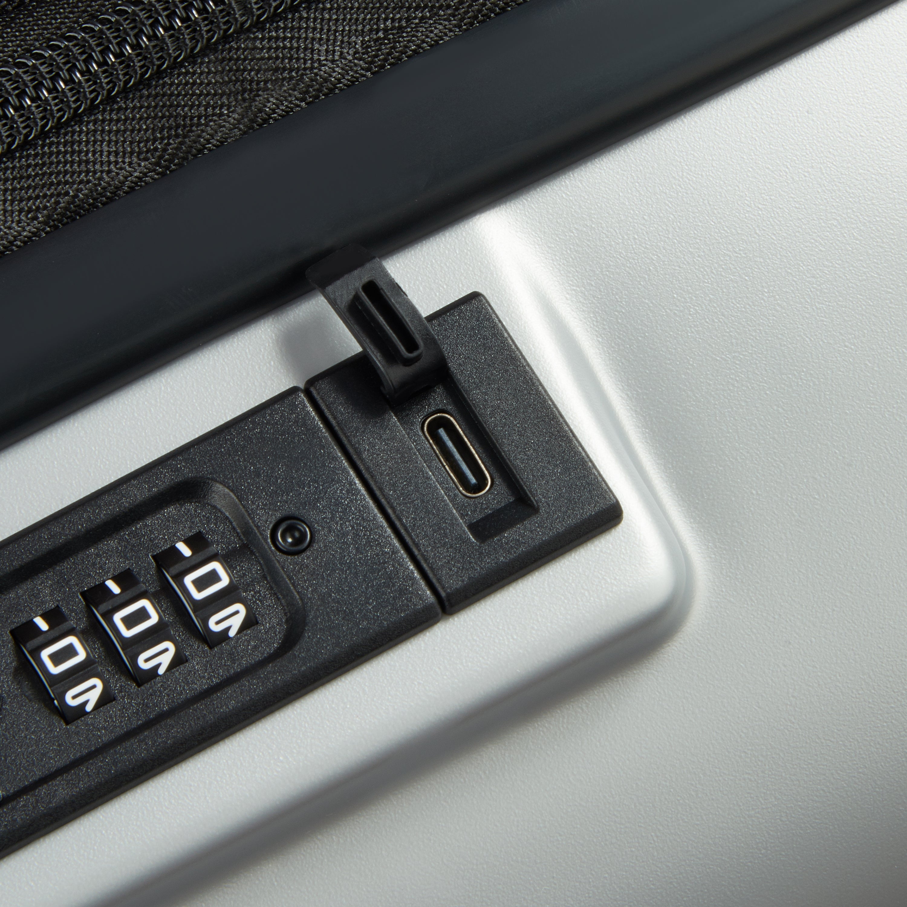 Peugeot Zip Hardcase 4 Double Wheel Expandable Luggage Trolley