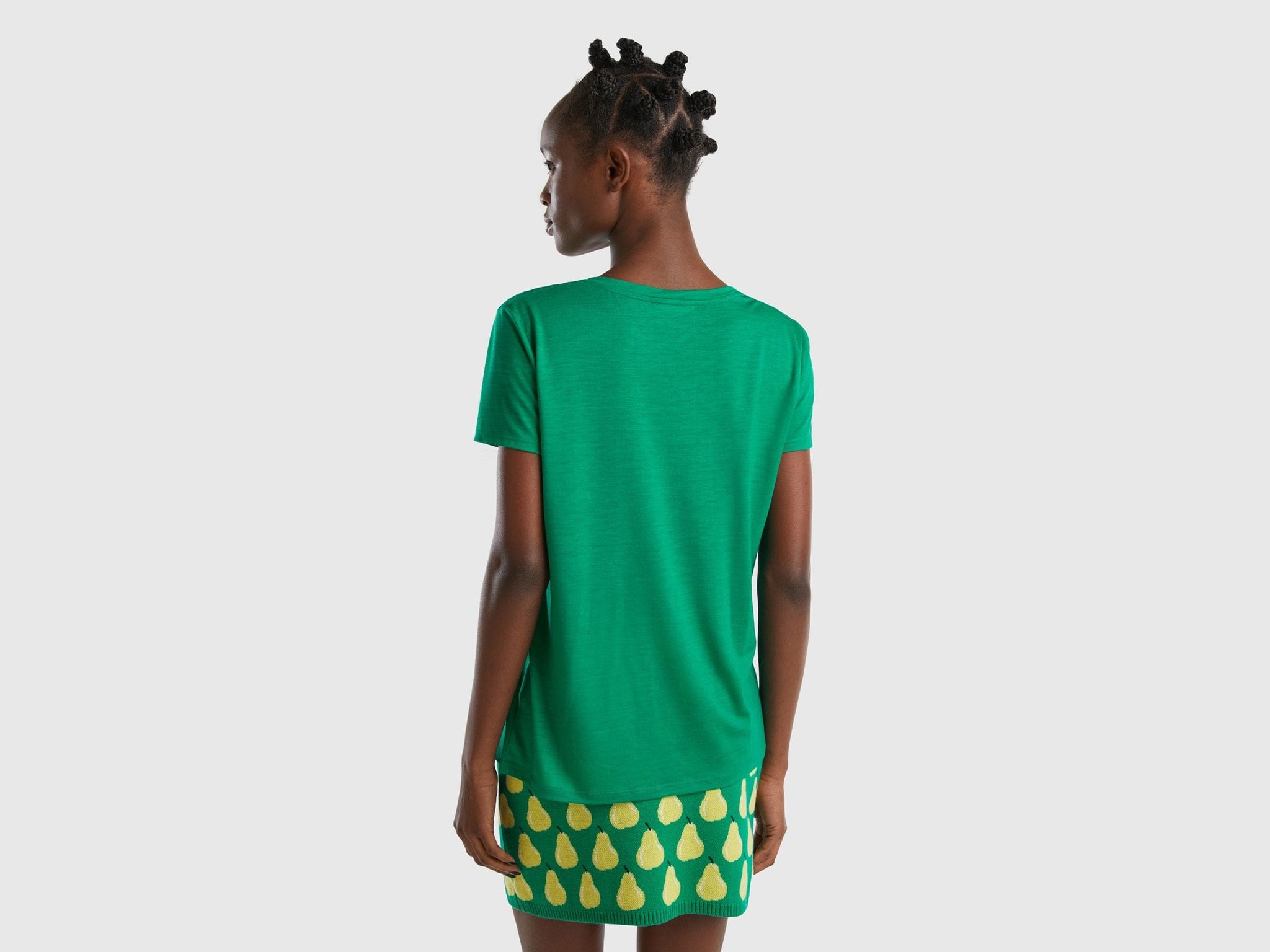 V-neck t-shirt in sustainable viscose