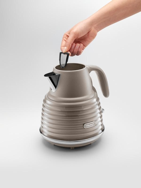 De'Longhi Scolpito Kettle + Free Toaster