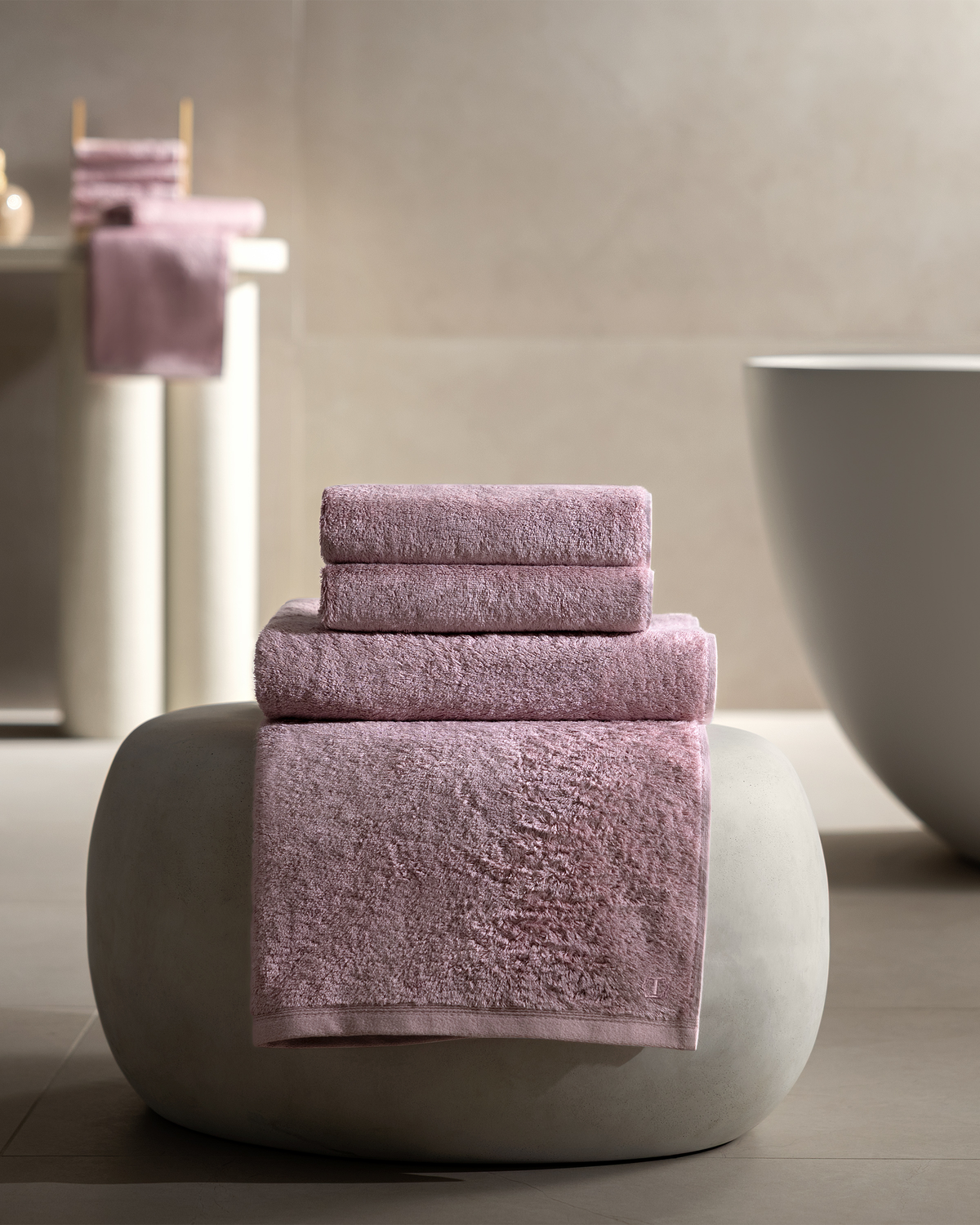 Togas Poitiers Hand Towel in Pink