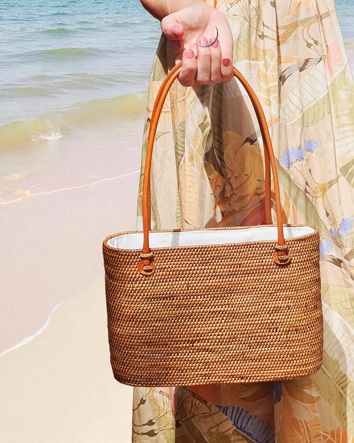 OHSun Lola Rattan Bucket – Chestnut