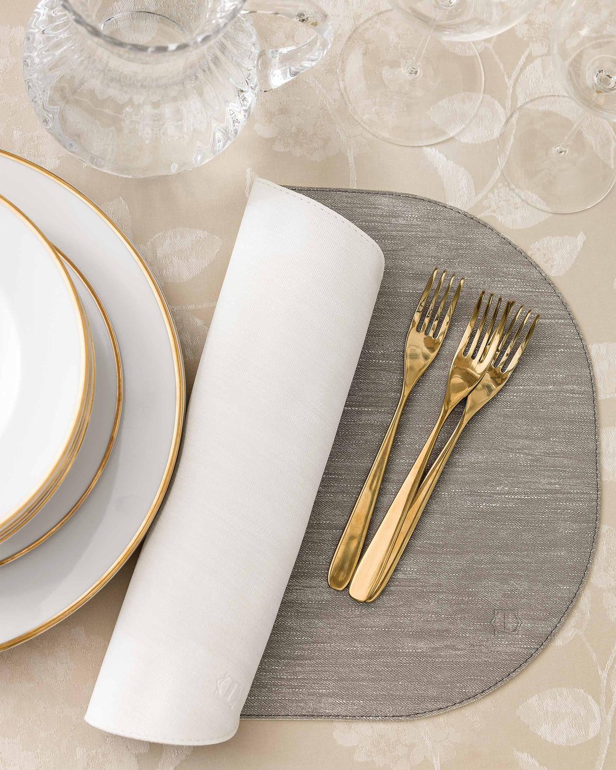Togas Joseph Placemat Oval in Ecru Grey