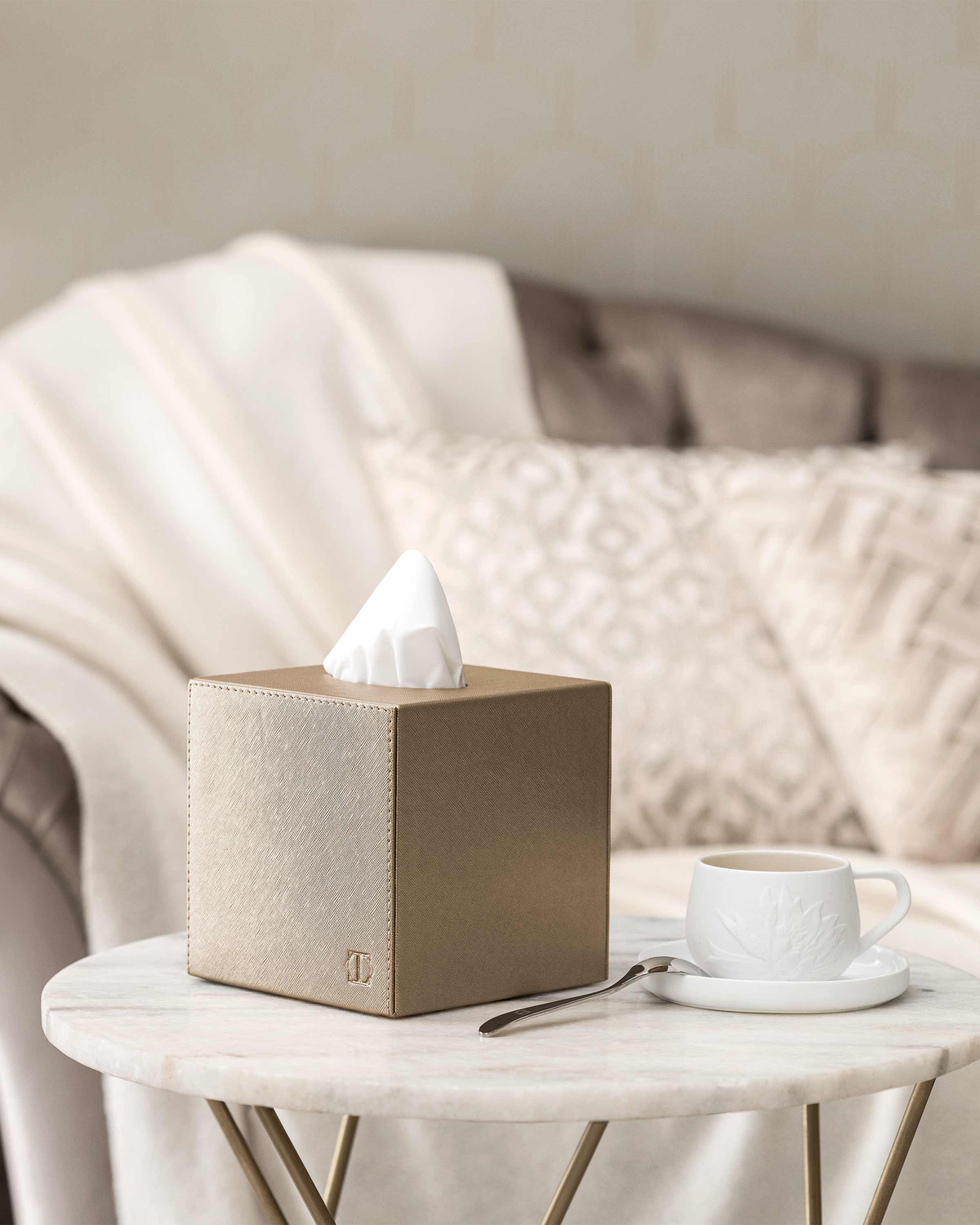 Togas Joseph Tissue box square in Gold