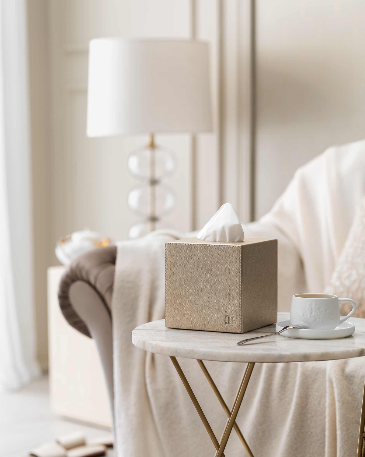 Togas Joseph Tissue box square in Gold