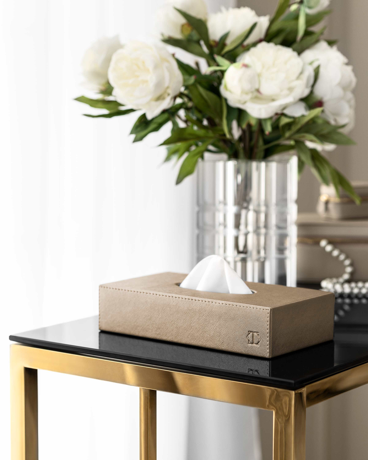 Togas Joseph Tissue box square in Gold
