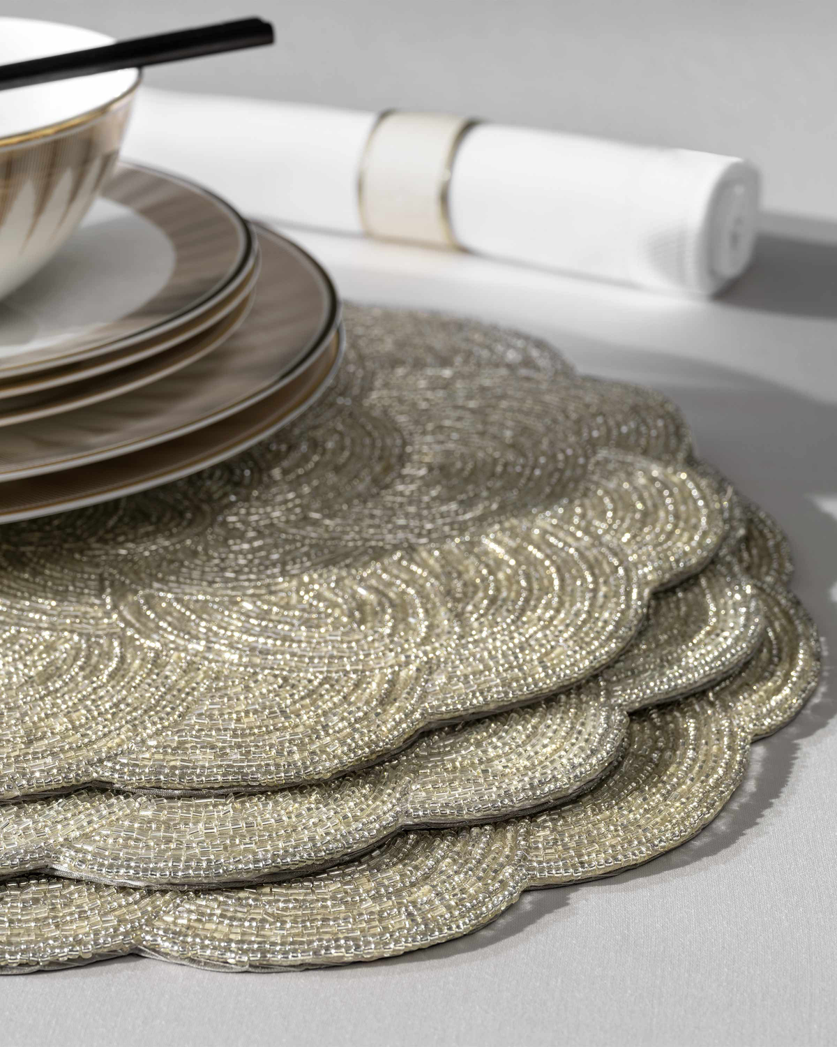 Togas Attal Decorative stand in Gold