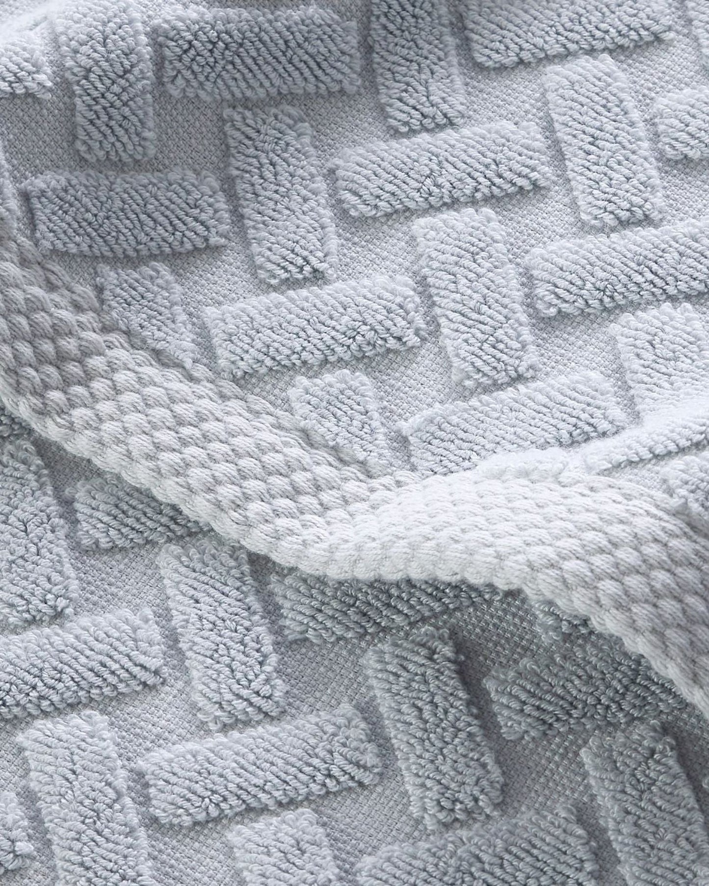 Christy "Trellis" Bath Towel Collections in Glacier (Silver)