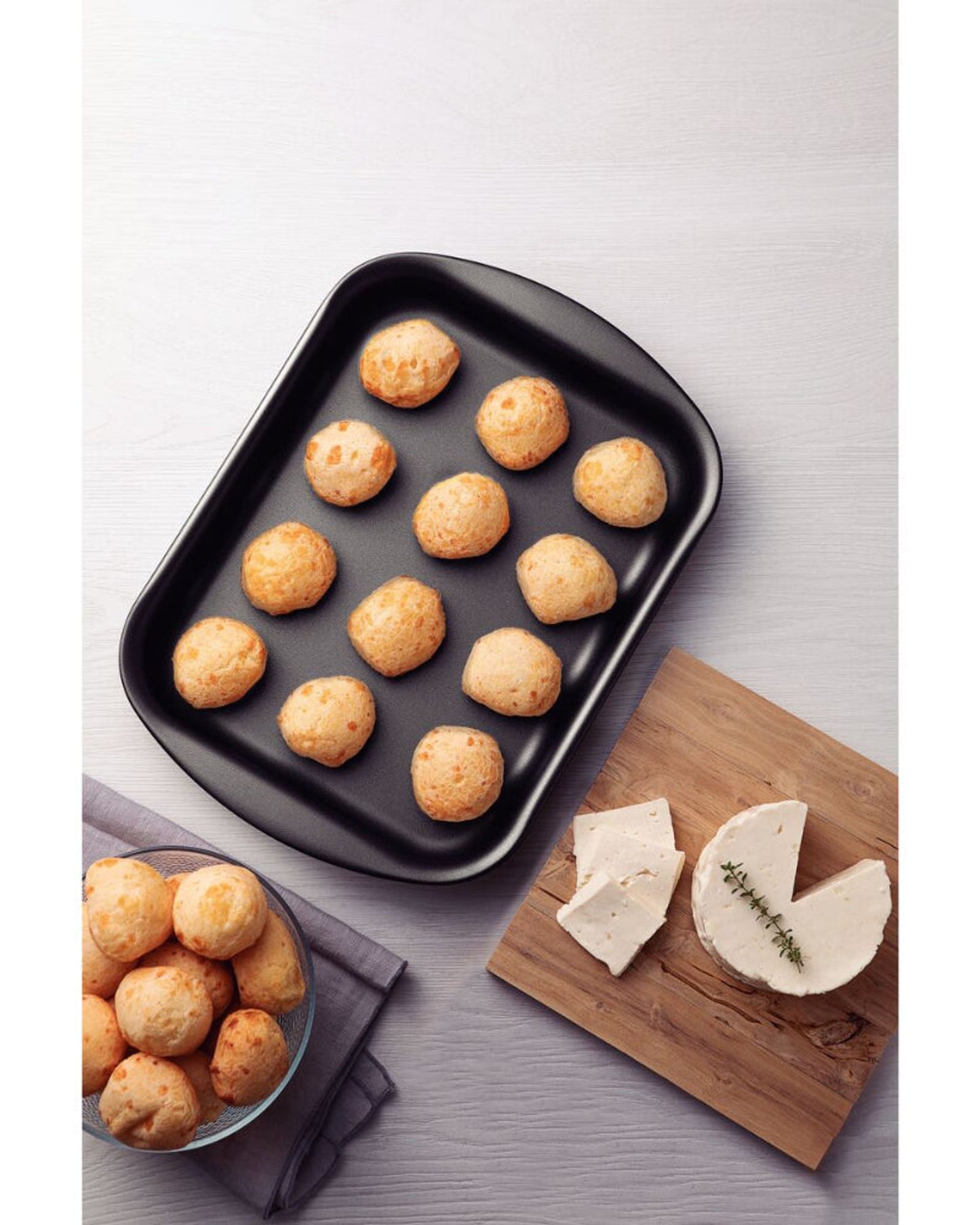 Tramontina Brasil Aluminum Flat Roasting Pan with Interior and Exterior Starflon Max Nonstick  Coating Graphite, 28 cm, 2 L