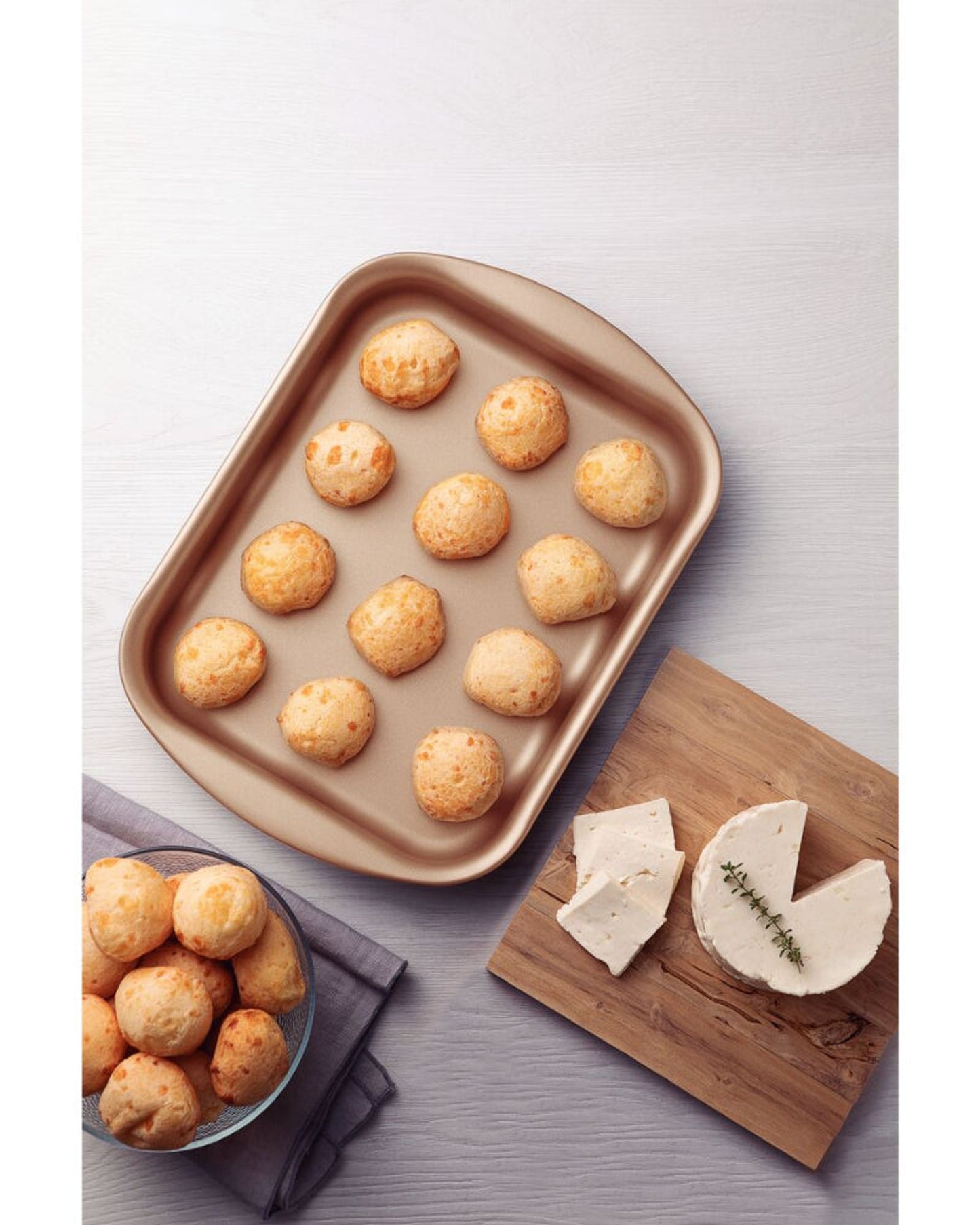 Tramontina Brasil Aluminum Flat Roasting Pan with Interior and Exterior Starflon Max Nonstick Coating Red, 40 cm, 3,8 L