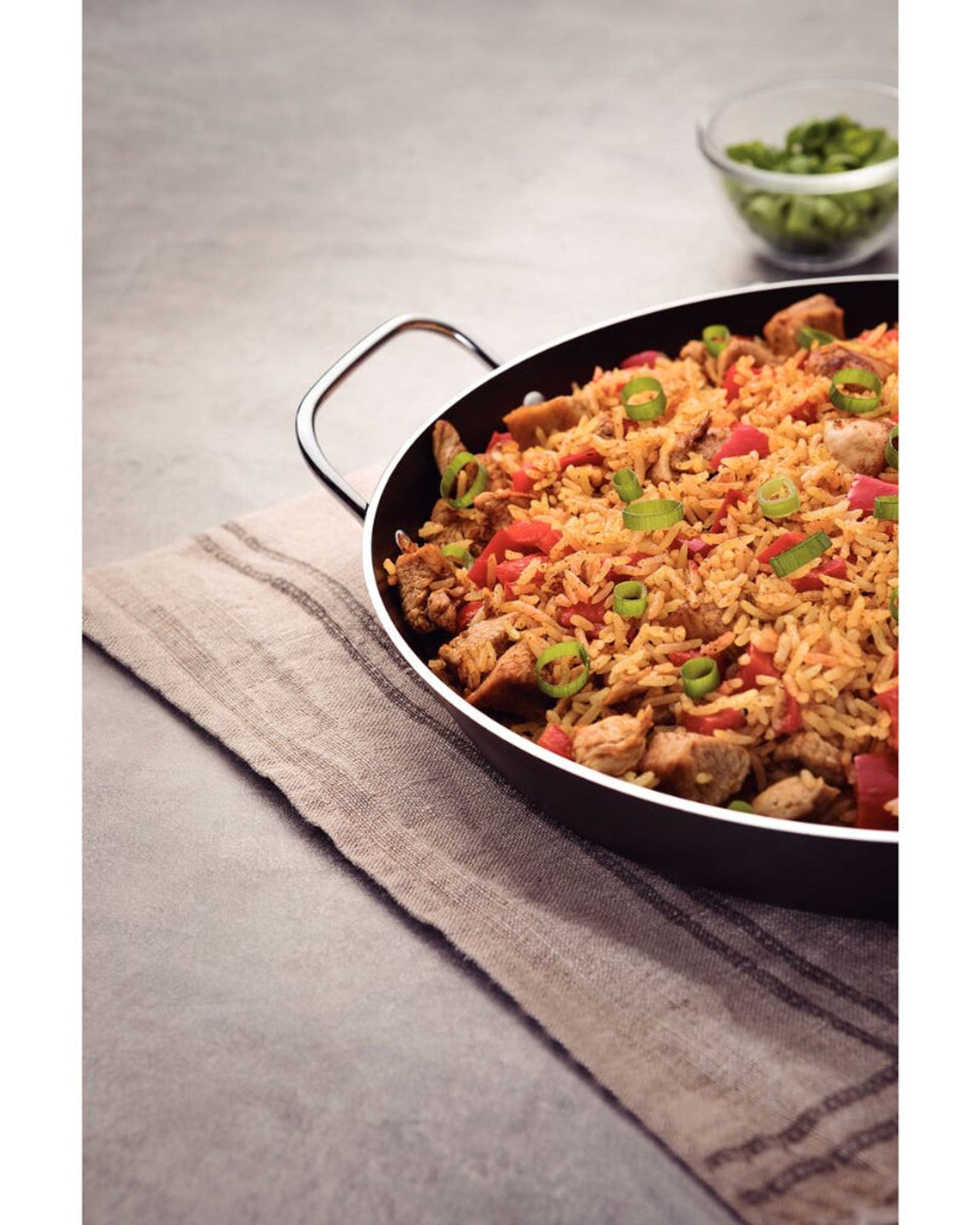 Tramontina Loreto Aluminum Paella Pan with Interior Starflon Max Nonstick Coating and Metallic Handles Graphite 30 cm, 2,5 L