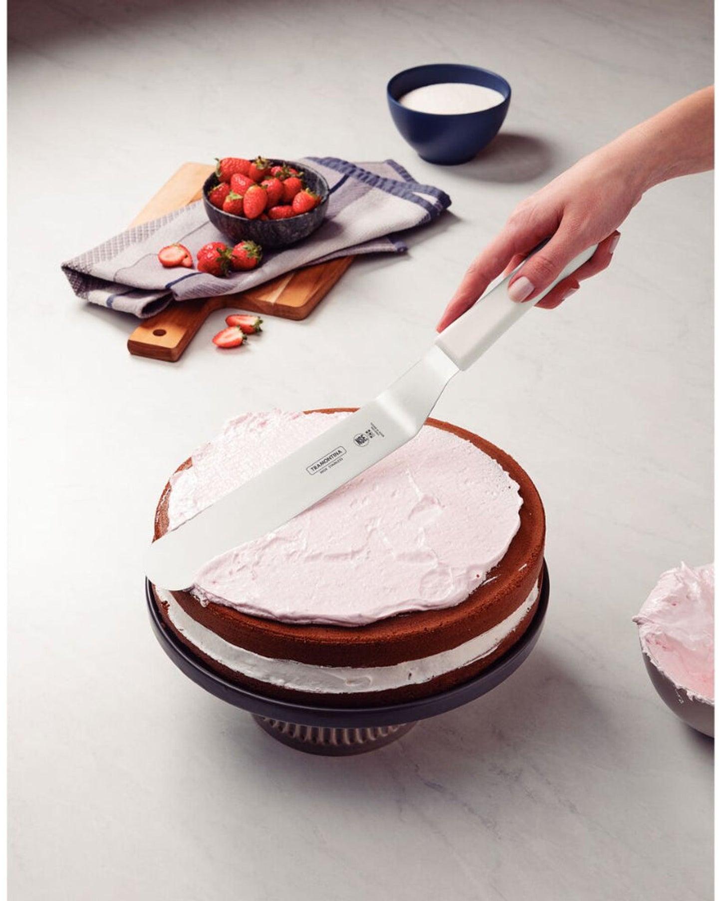 Tramontina Professional Offset Spatula with Stainless-Steel Blade and White Polypropylene Handle 10"