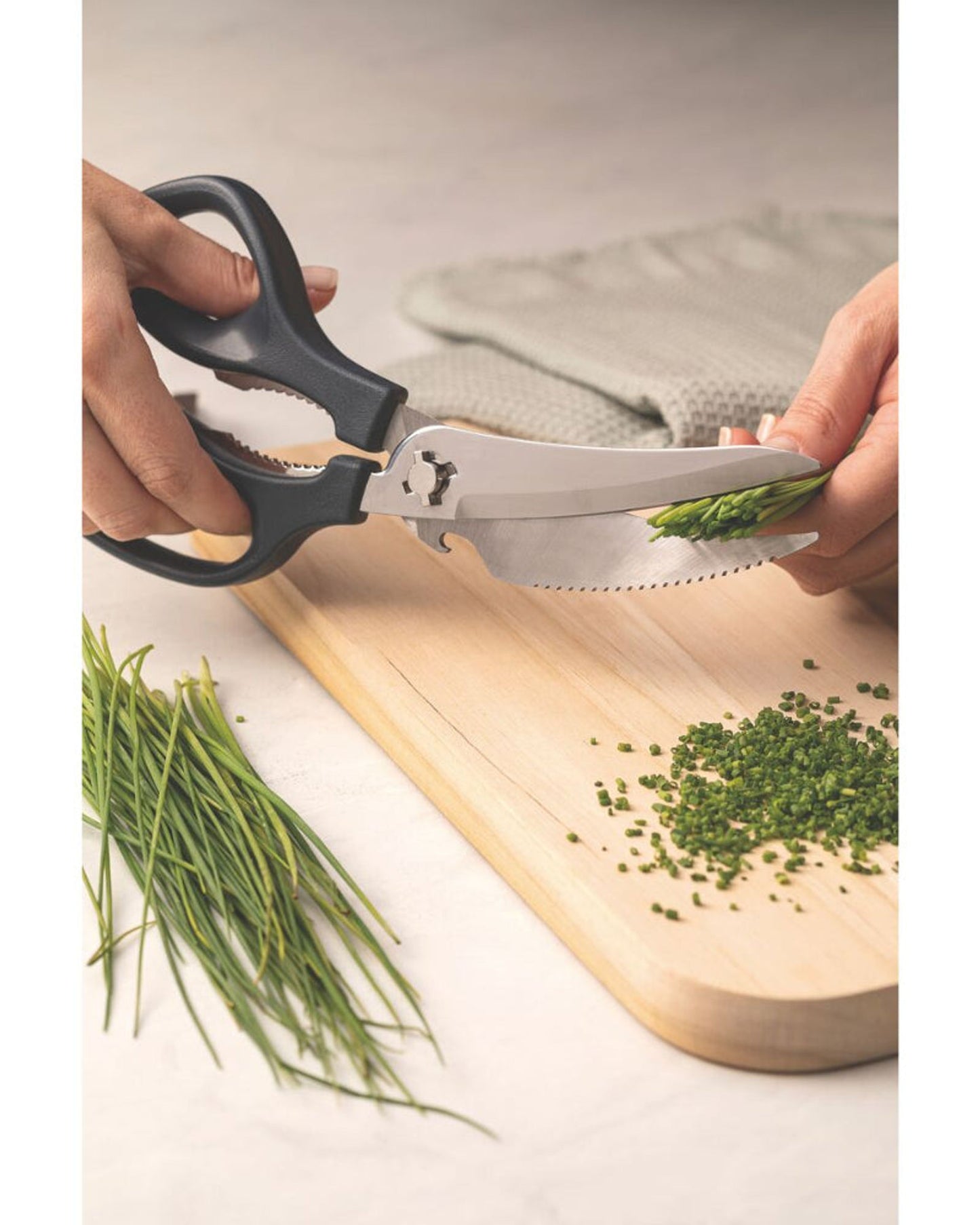 Tramontina Carving Scissors with Stainless-Steel Blades and Onyx Polypropylene Handle, 8"