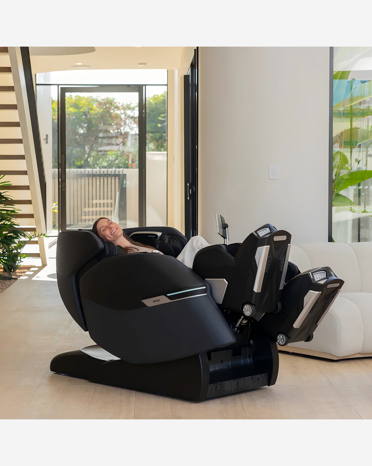 Rotai Advanced AI Massage Chair Black