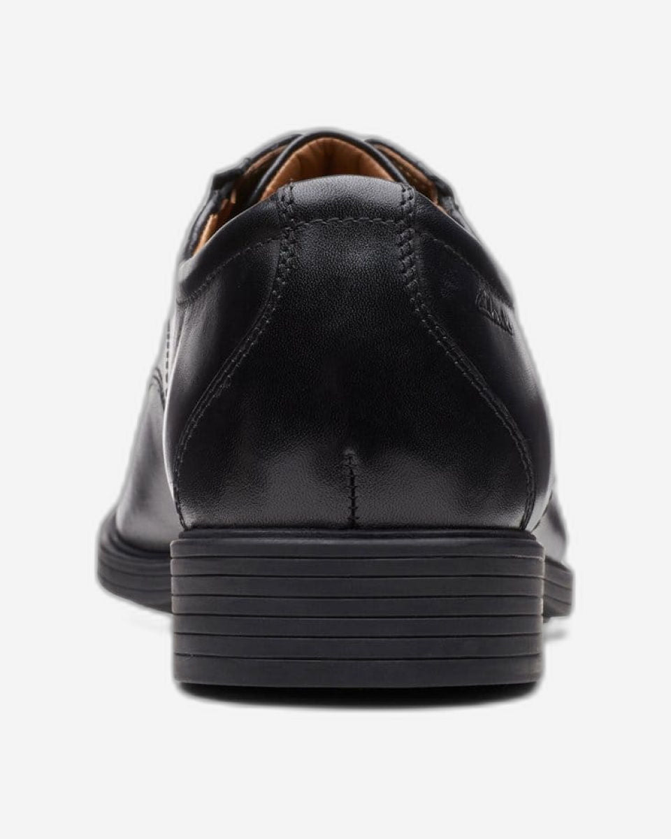 Clarks Whiddon Plain Shoes (Standard Fit)
