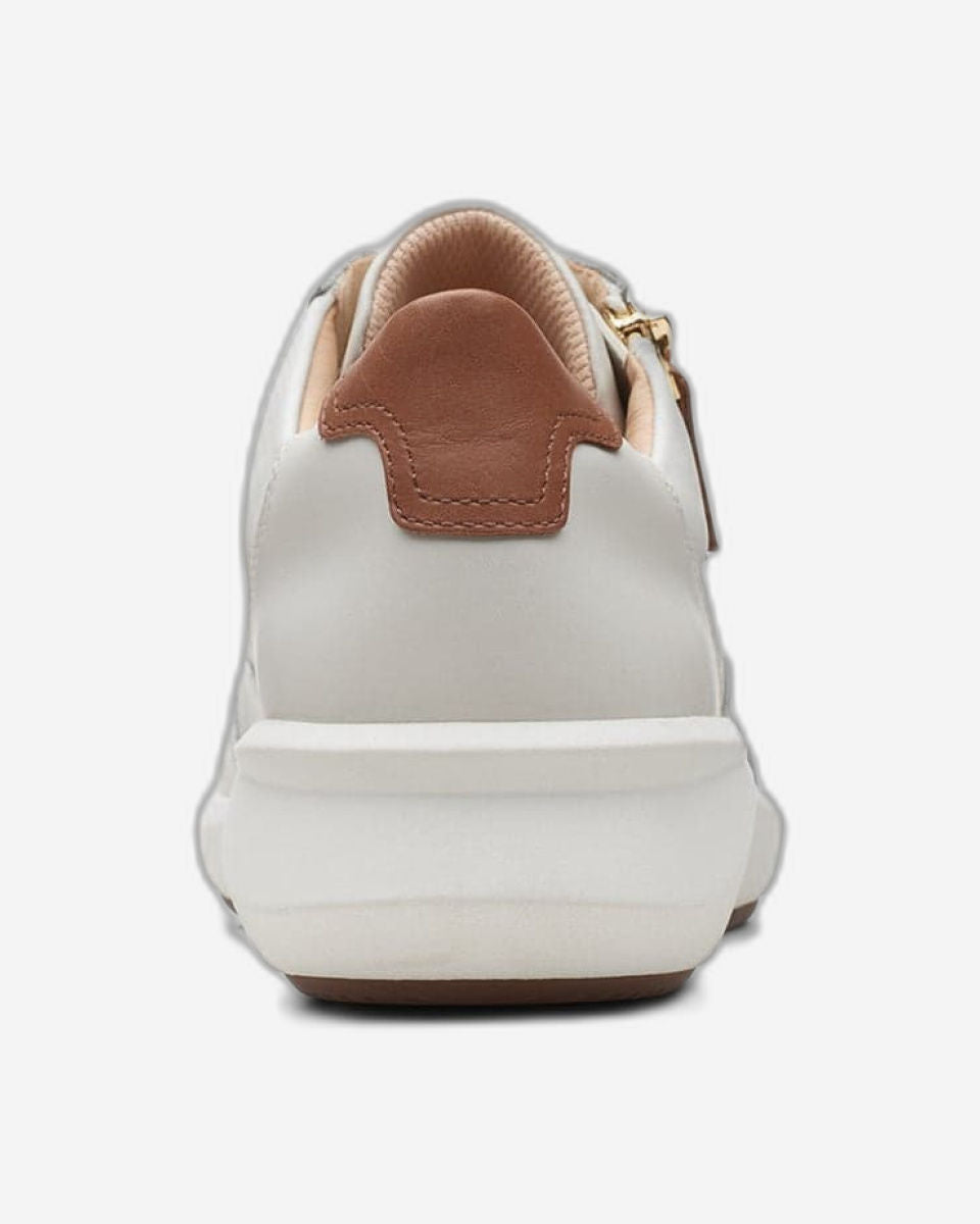 Clarks Un Rio Zip Shoes (Wide Fit)